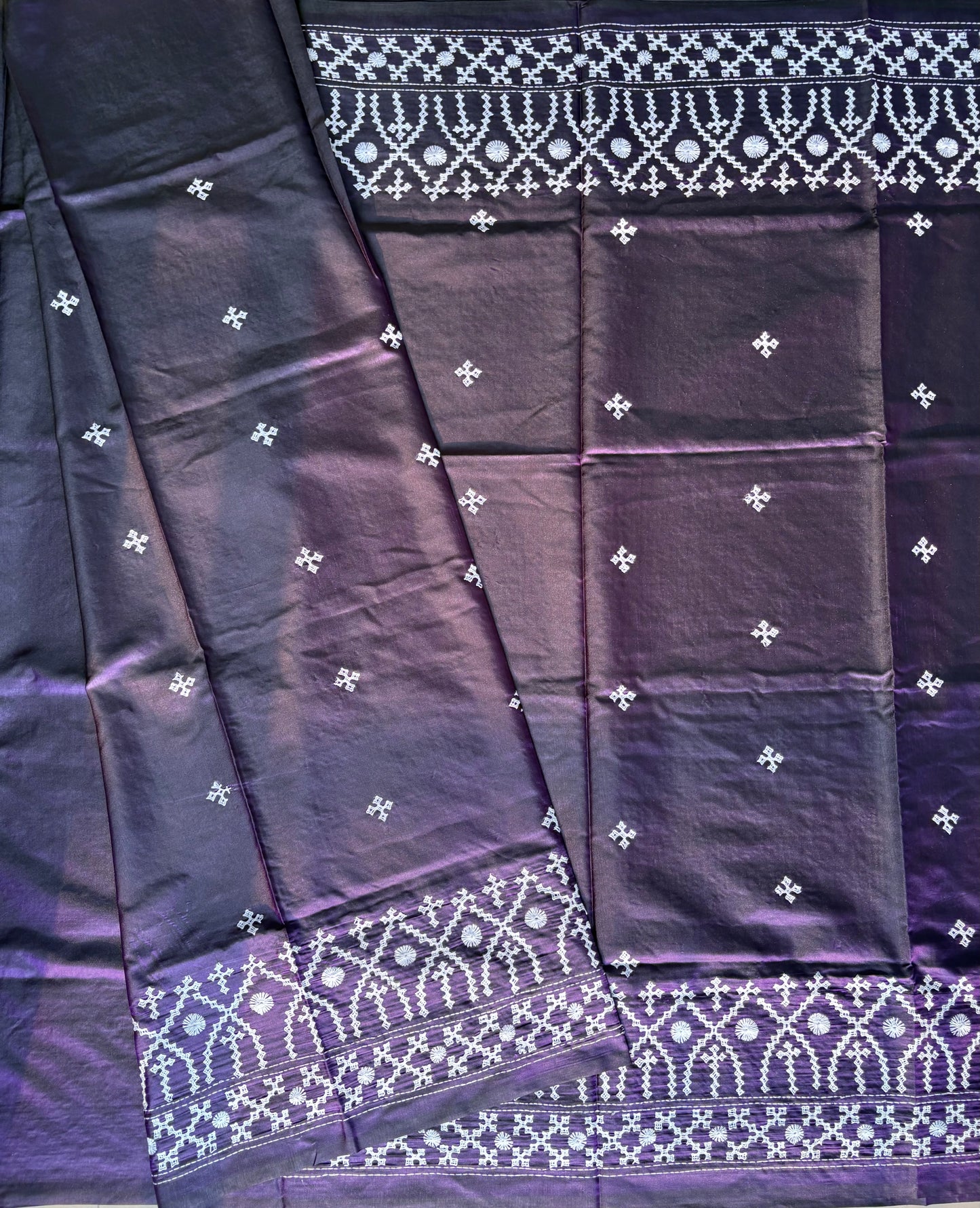 Kutch Hand Embroidered Blended Banglore Silk/Art Silk Saree