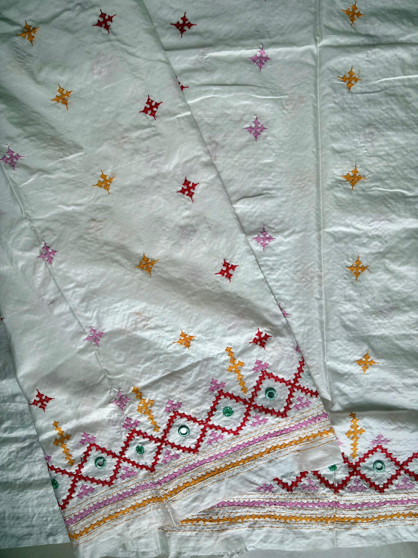 Off White Kutch Hand Embroidered Blended Banglore Silk/Art Silk Saree