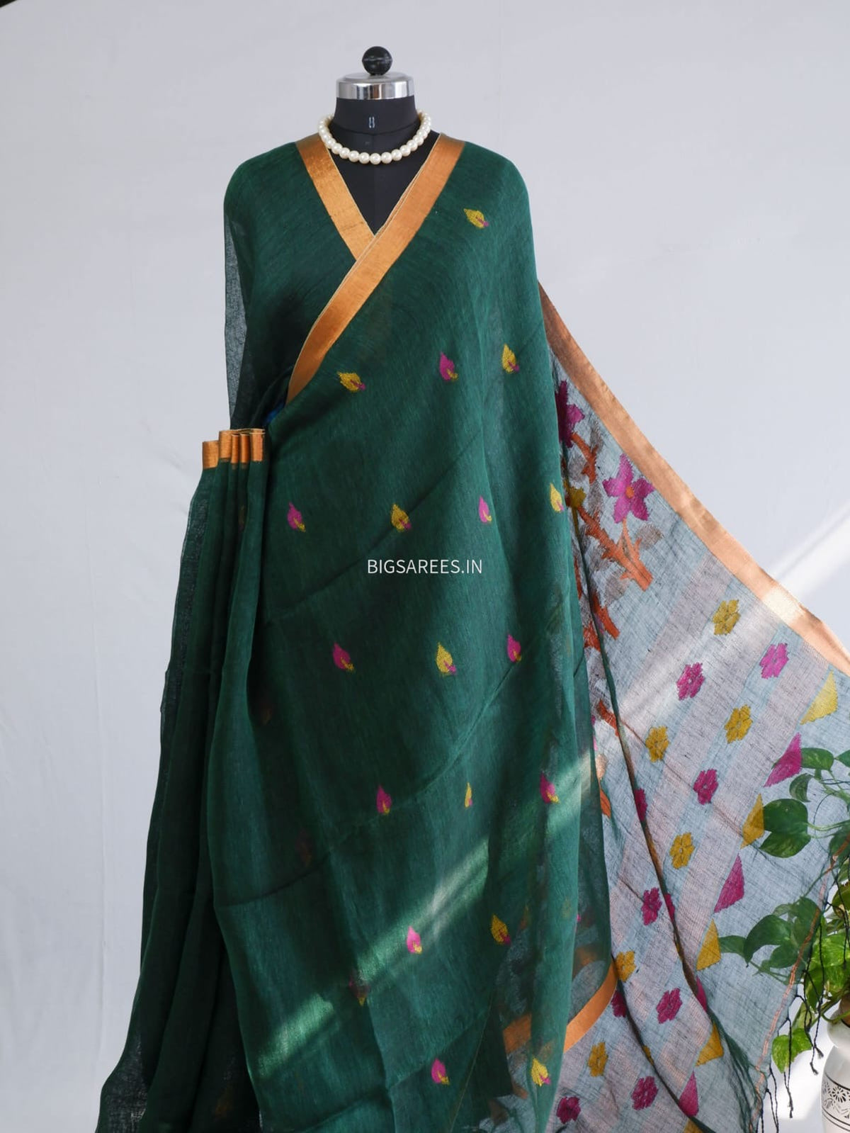 Pure Jayshree Linen Saree | Jamdani pattern | Green