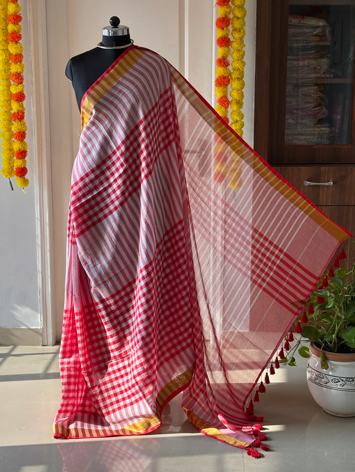 Mul Cotton red white checks design Saree