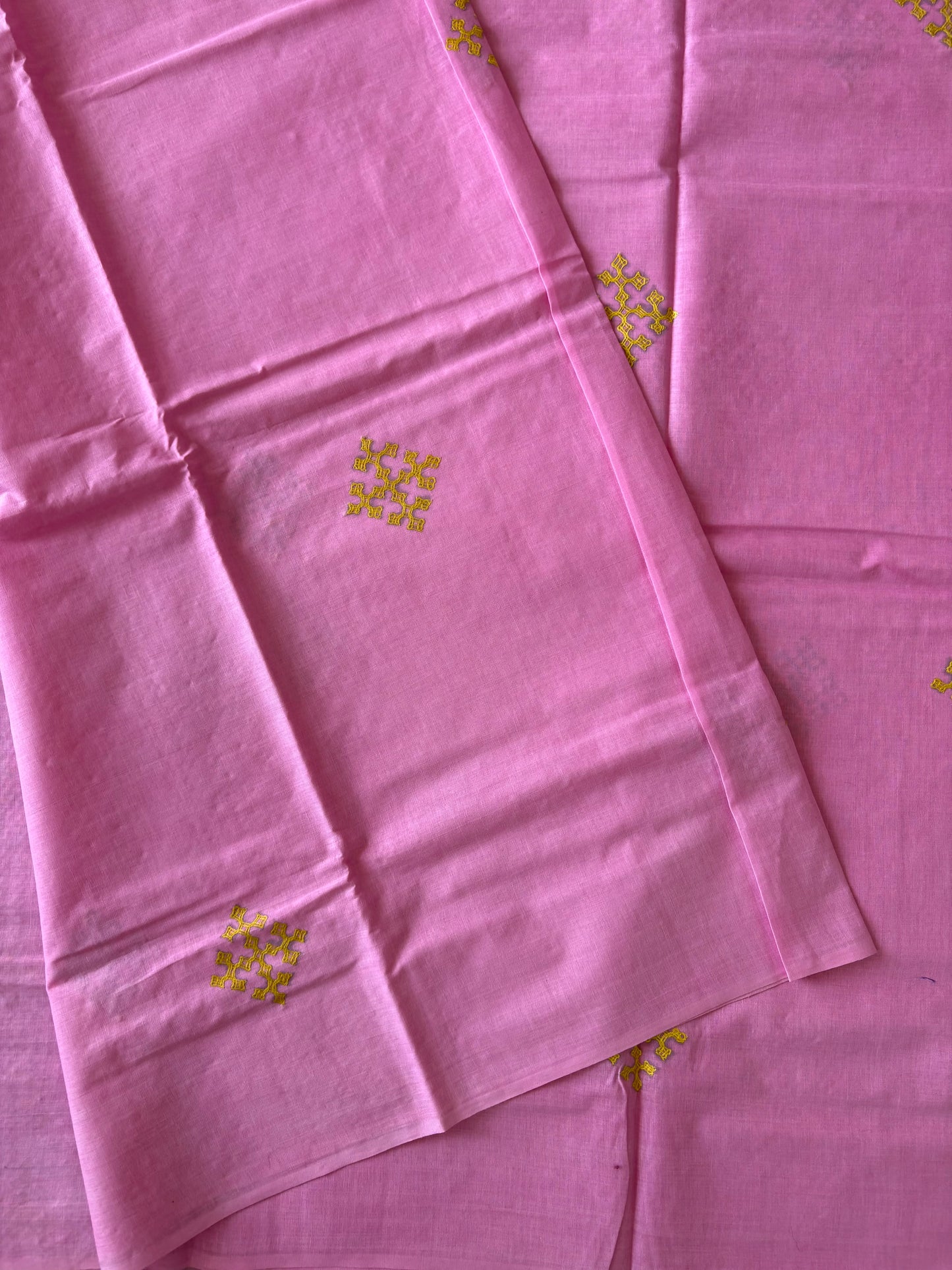 Gujrati Stitch/Kutchi Hand Embroidered malmal Cotton Saree - Pink