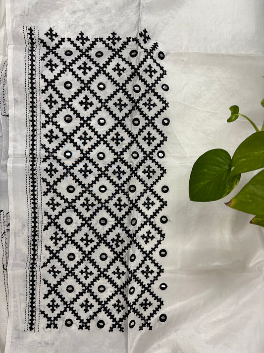 White Gujrati work blouse pieces in art silk 1 mtr