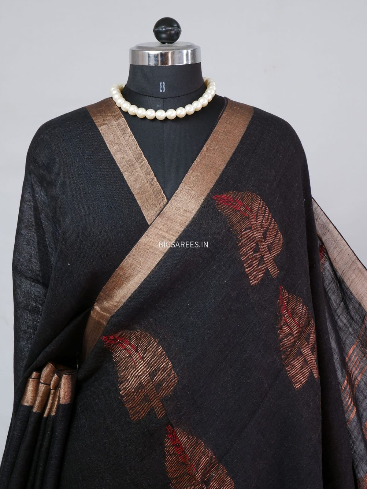 Pure Jayshree Linen Saree | Jamdani pattern | Black