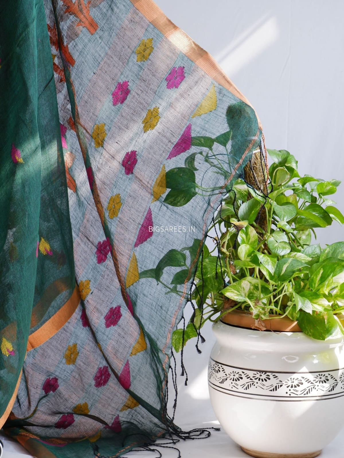 Pure Jayshree Linen Saree | Jamdani pattern | Green