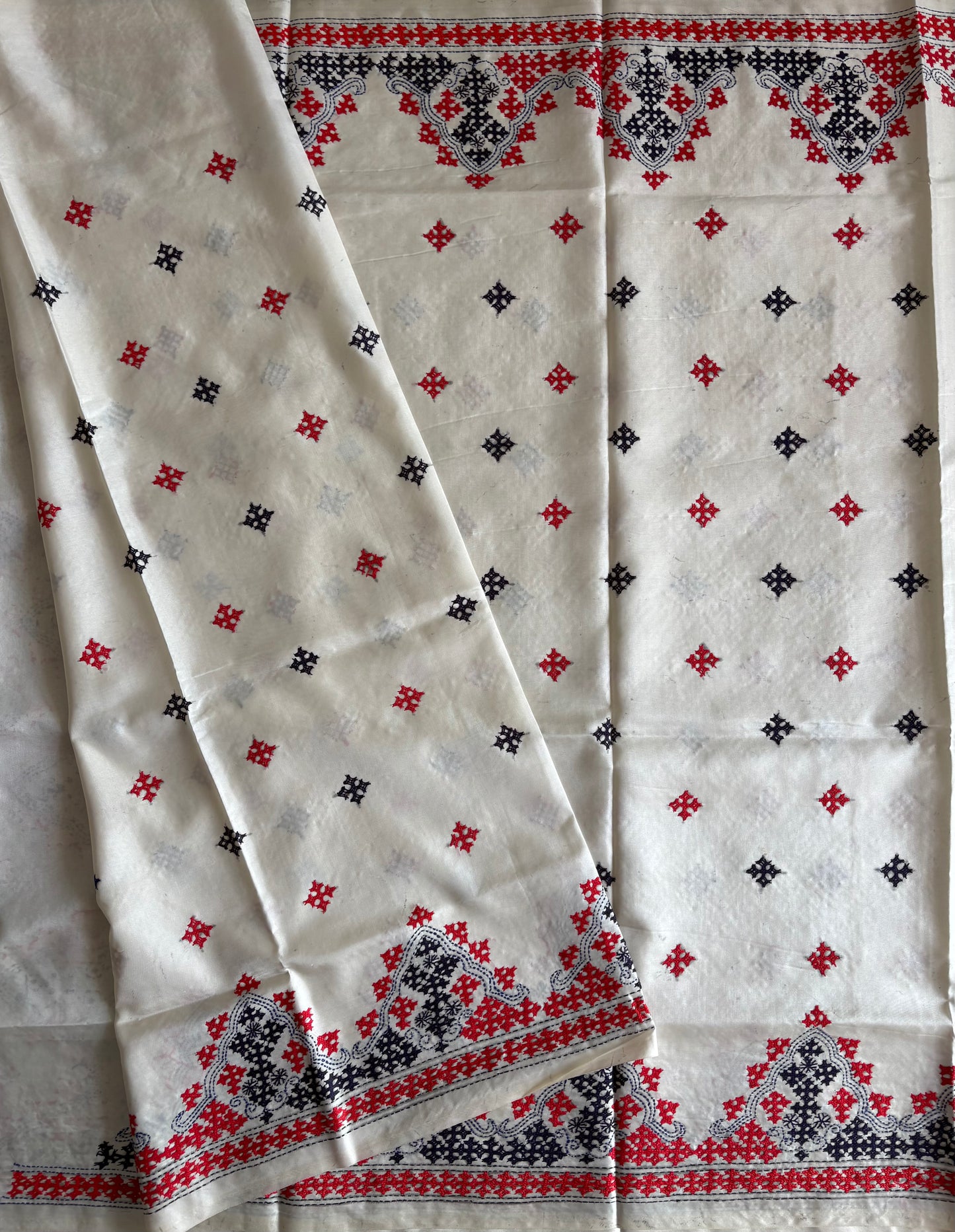 Gujrati Stitch/Kutch Hand Embroidered Art Silk Saree