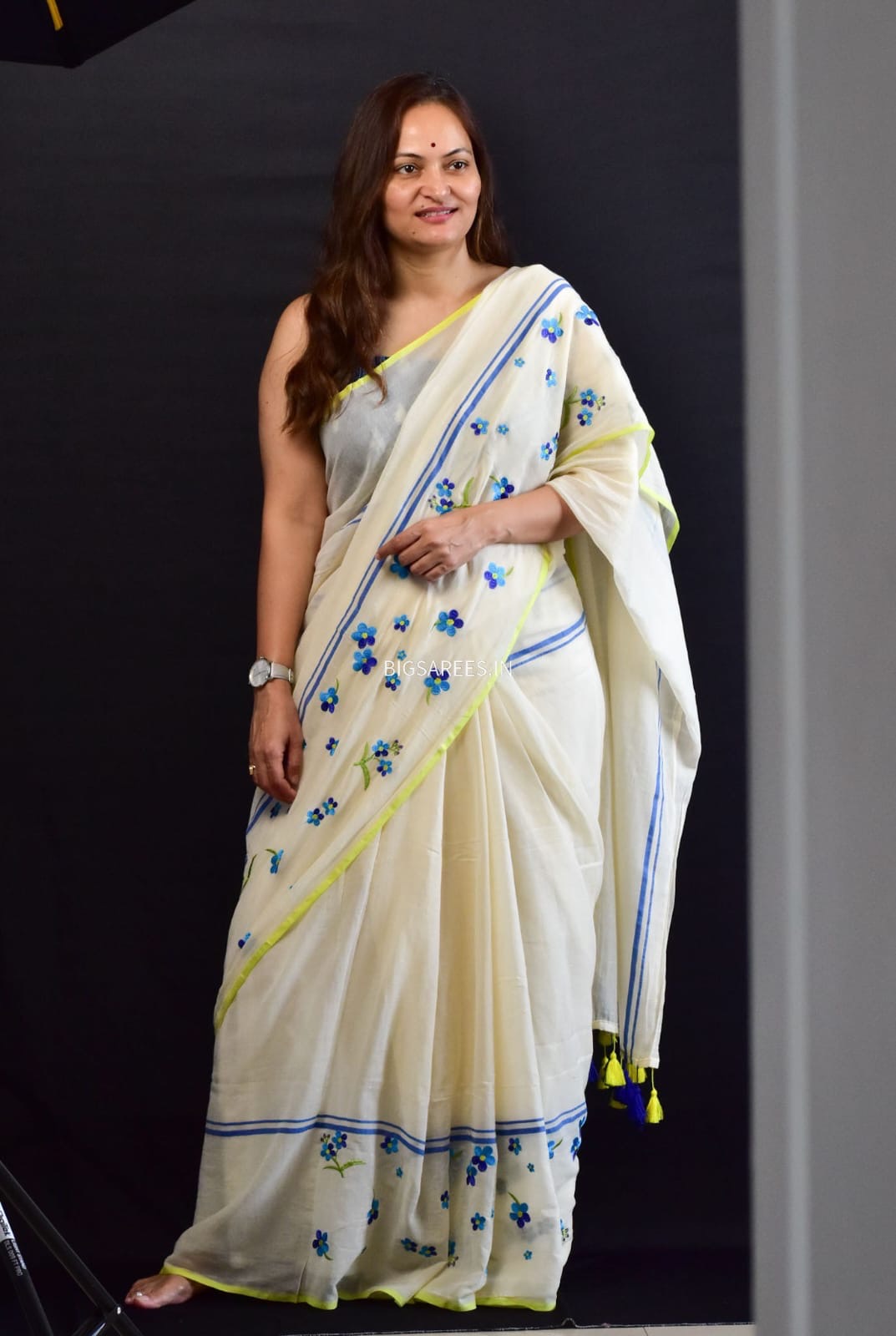 Mul Cotton Saree With Blouse | Machine Embroidery | White