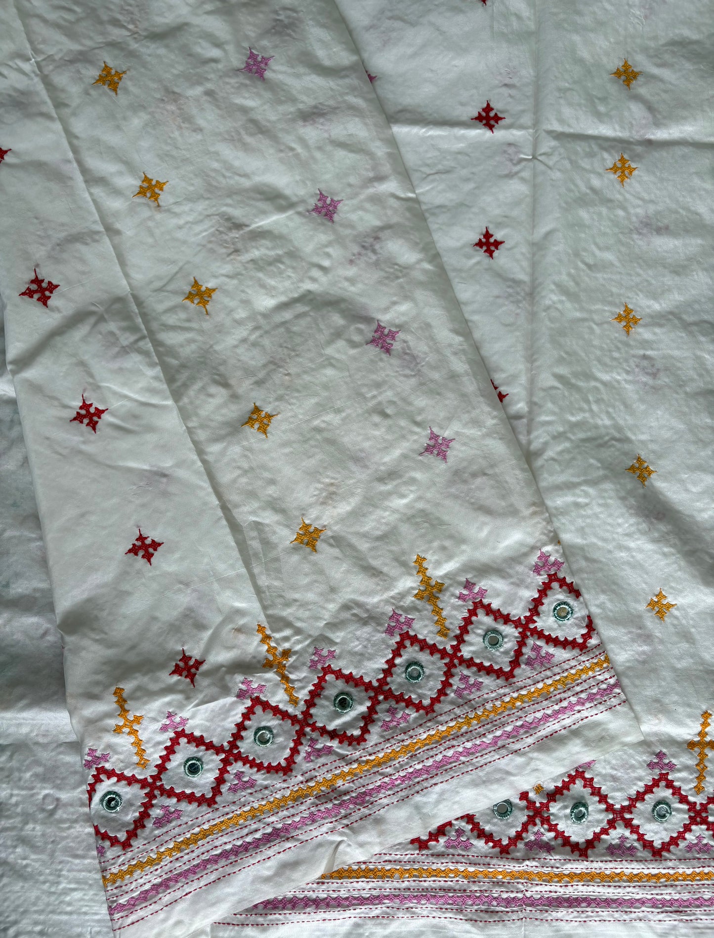 Heavy real mirror work Gujrati Stitch/Kutchi Bharat/Sindhi Hand Embroidered Art Silk Saree with blouse - white