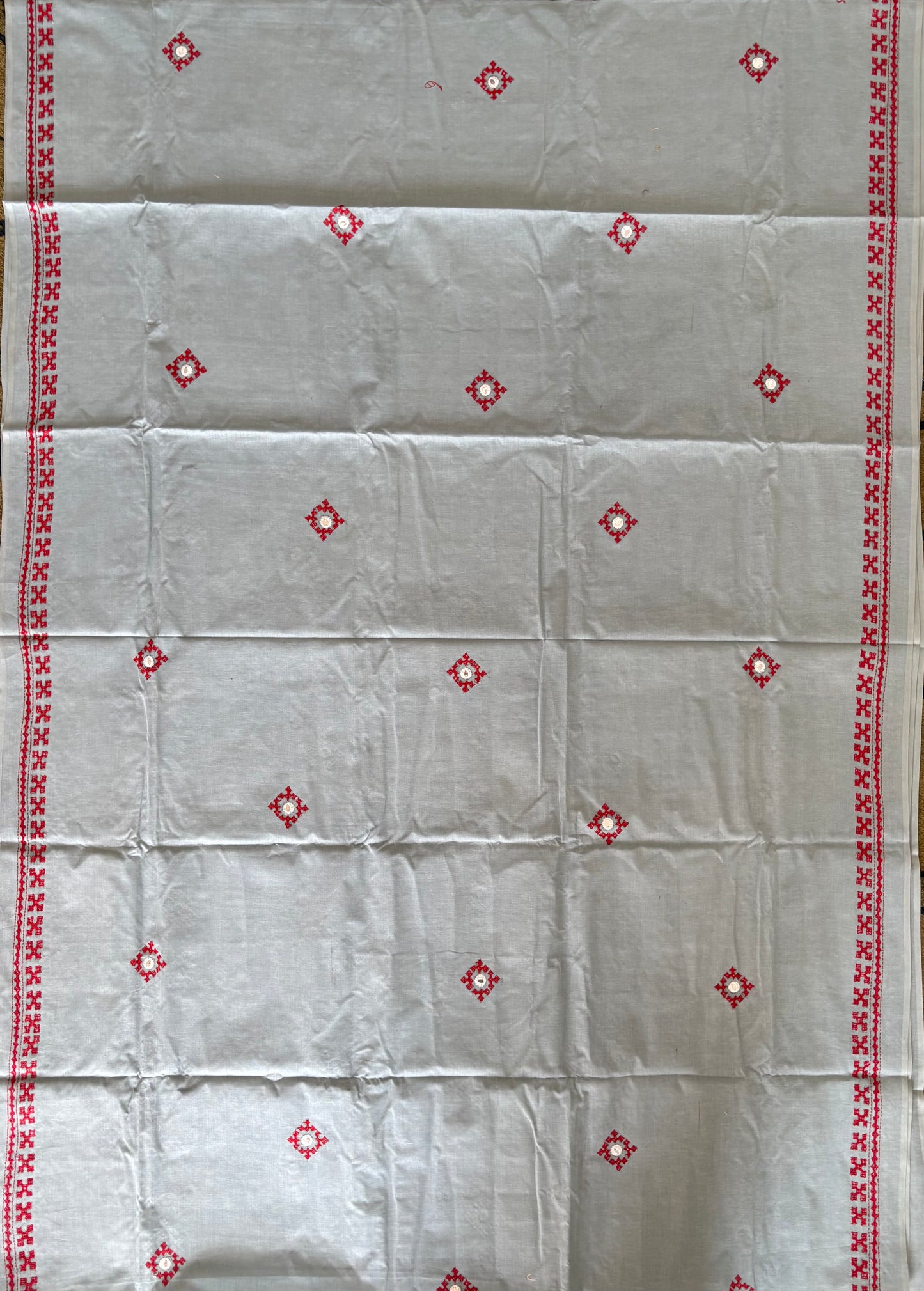 Gujrati Stitch/Kutchi Hand Embroidered malmal Cotton Saree - Grey
