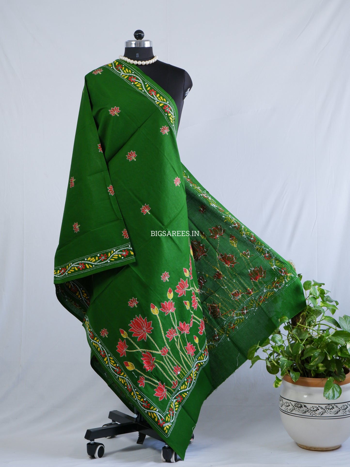 Hand-Embroidered Kantha Stitch Dupatta | Khadi Cotton | Green