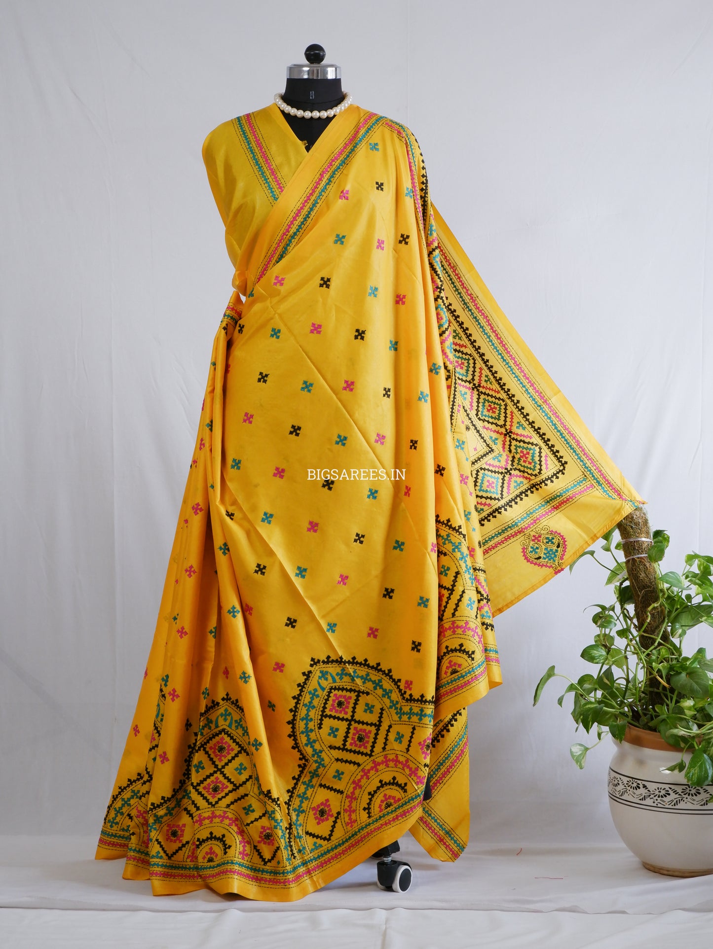 Kutchi/Gujarati Hand Embroidered Saree  | Blended Bangalore Silk / Art Silk | Yellow