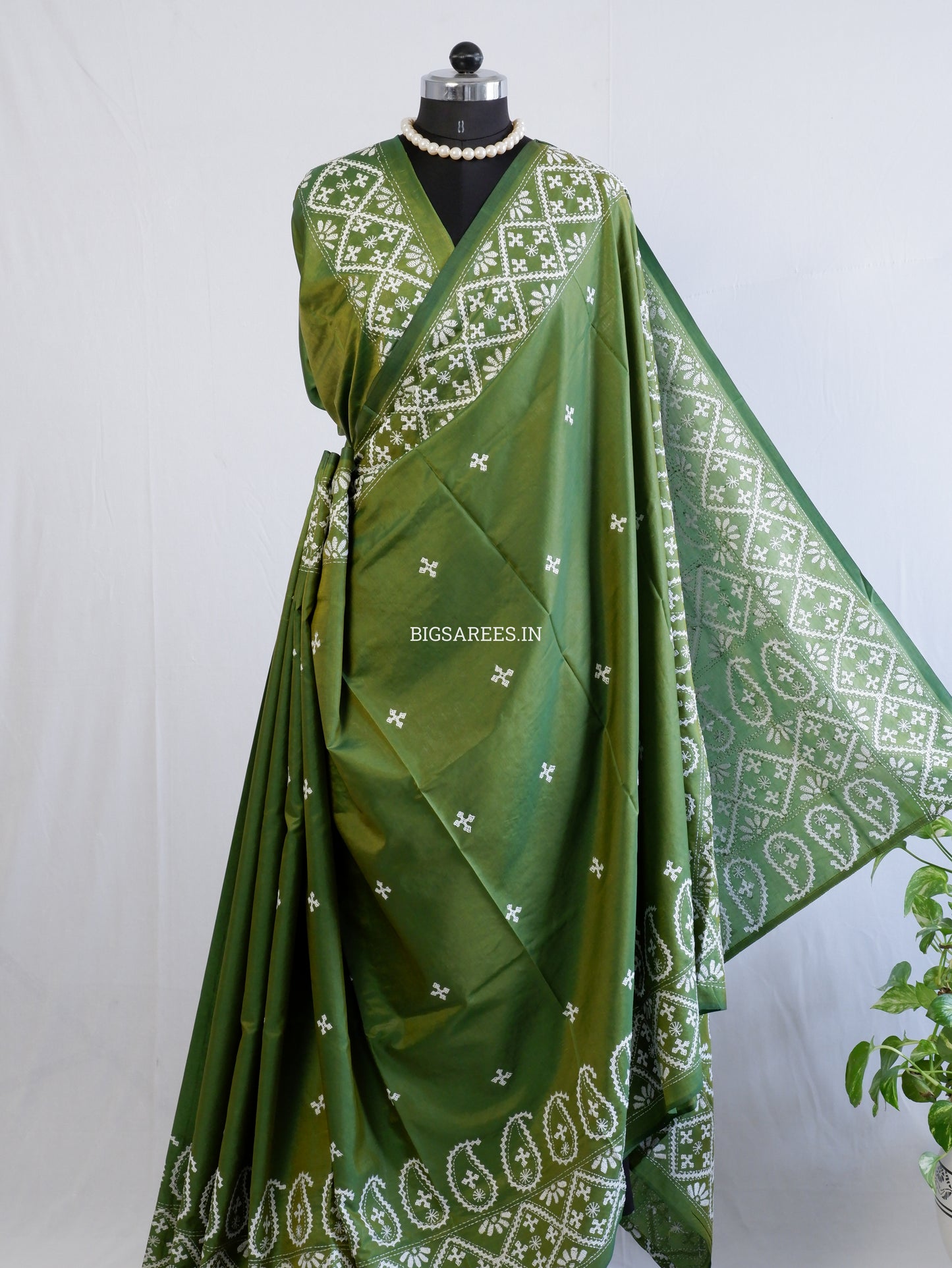 Kutchi/Gujarati Hand Embroidered Saree  | Blended Bangalore Silk / Art Silk | Green