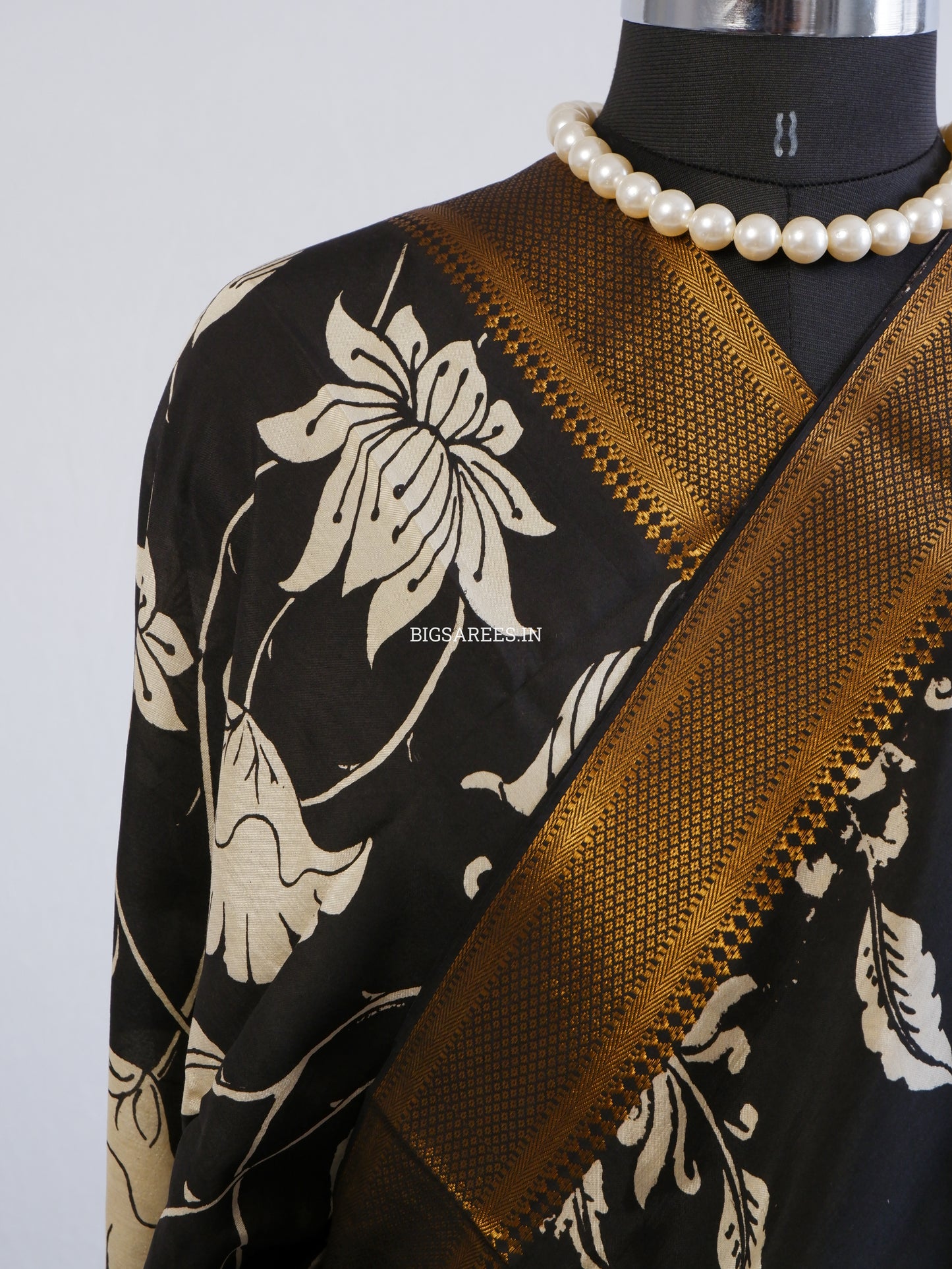 Pen Kalamkari Hand-Painted Saree with Blouse | Mangalgiri Silk | Black & White