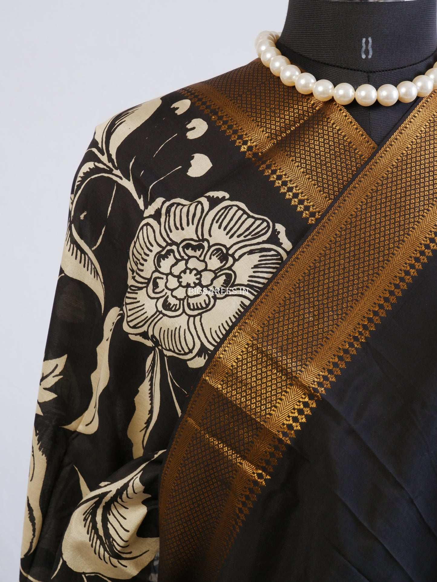 Pen Kalamkari Hand-Painted Saree with Blouse | Mangalgiri Silk | Black & White