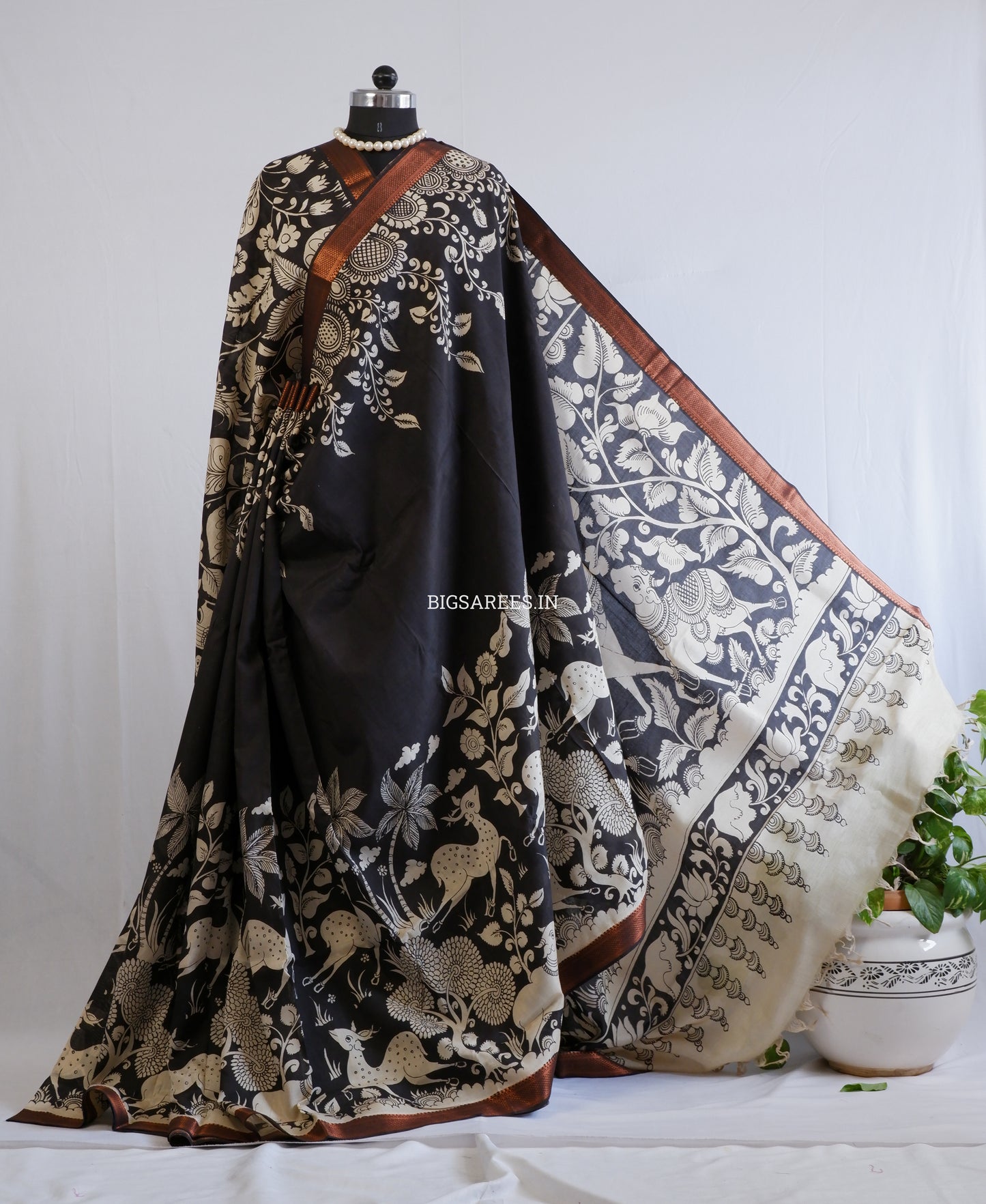 Pen Kalamkari Hand-Painted Saree with Blouse | Mangalgiri Silk | Black & White