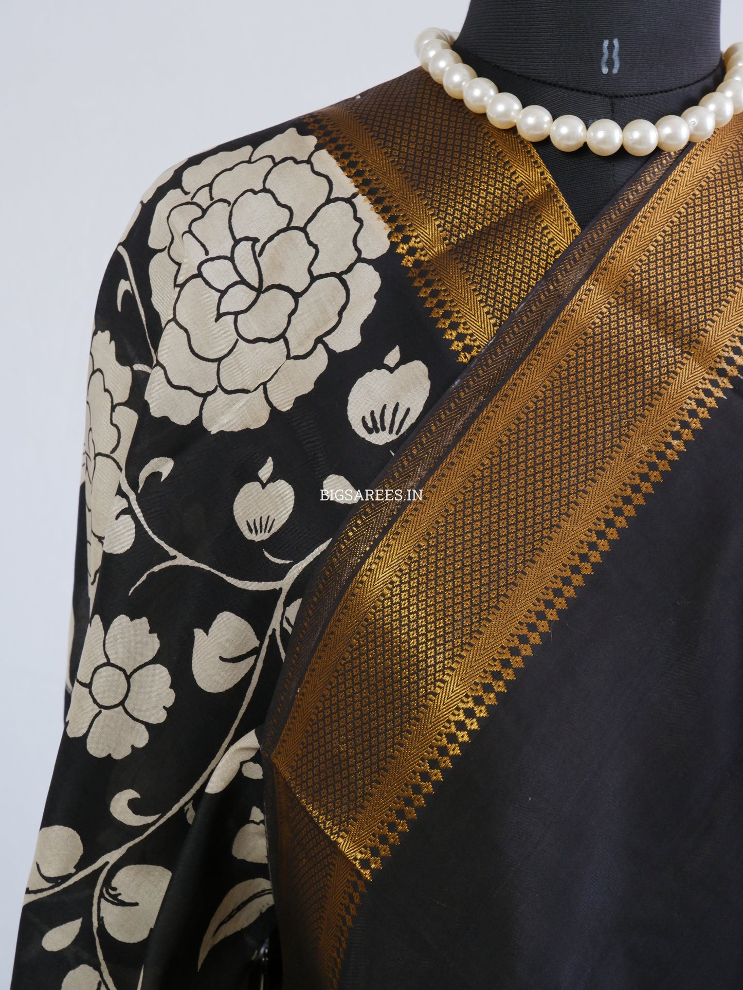 Pen Kalamkari Hand-Painted Saree with Blouse | Mangalgiri Silk | Black & White