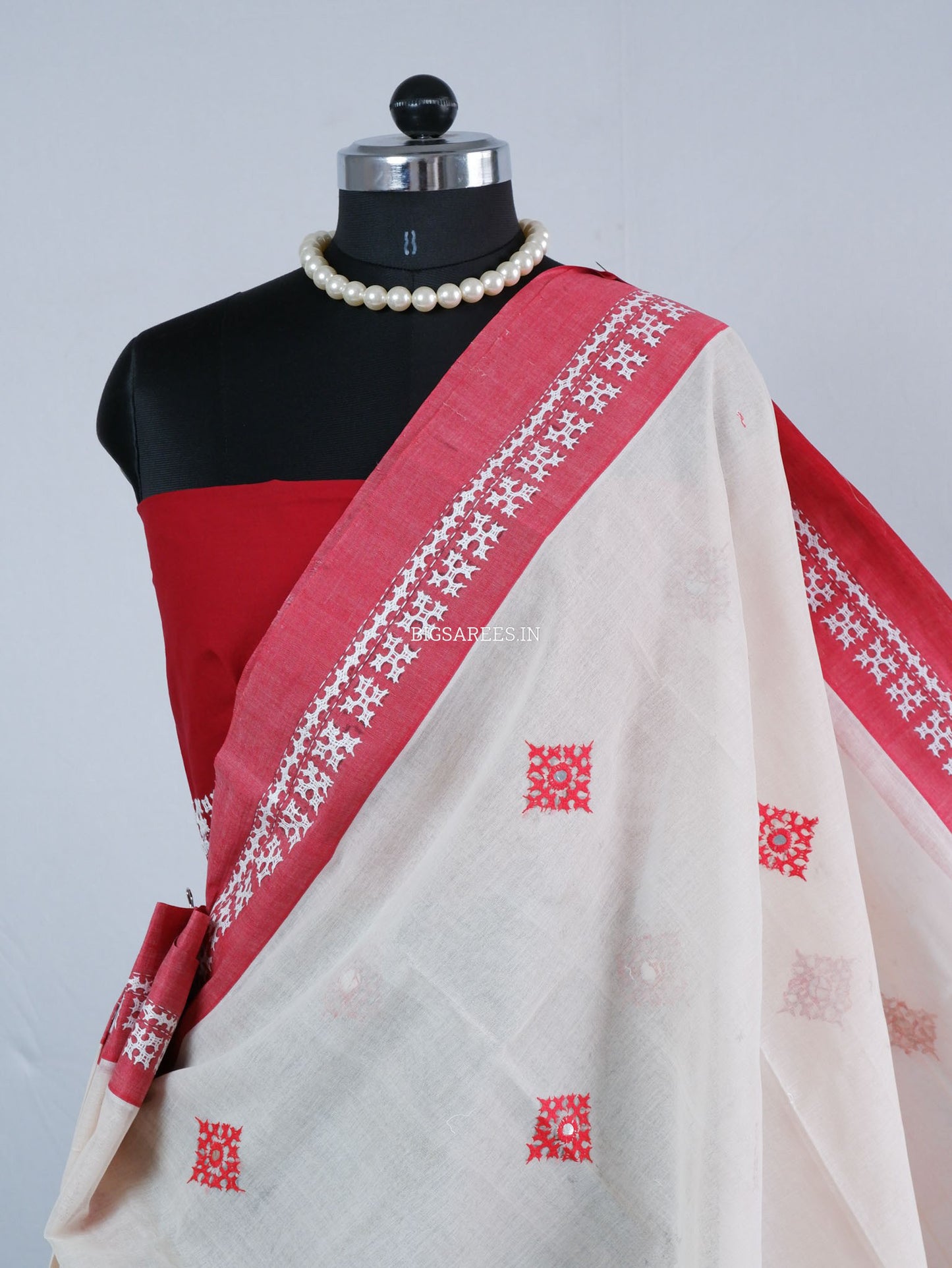 Kutchi Hand-Embroidered Saree with Blouse Piece | Dhonekhali Cotton | White/Red