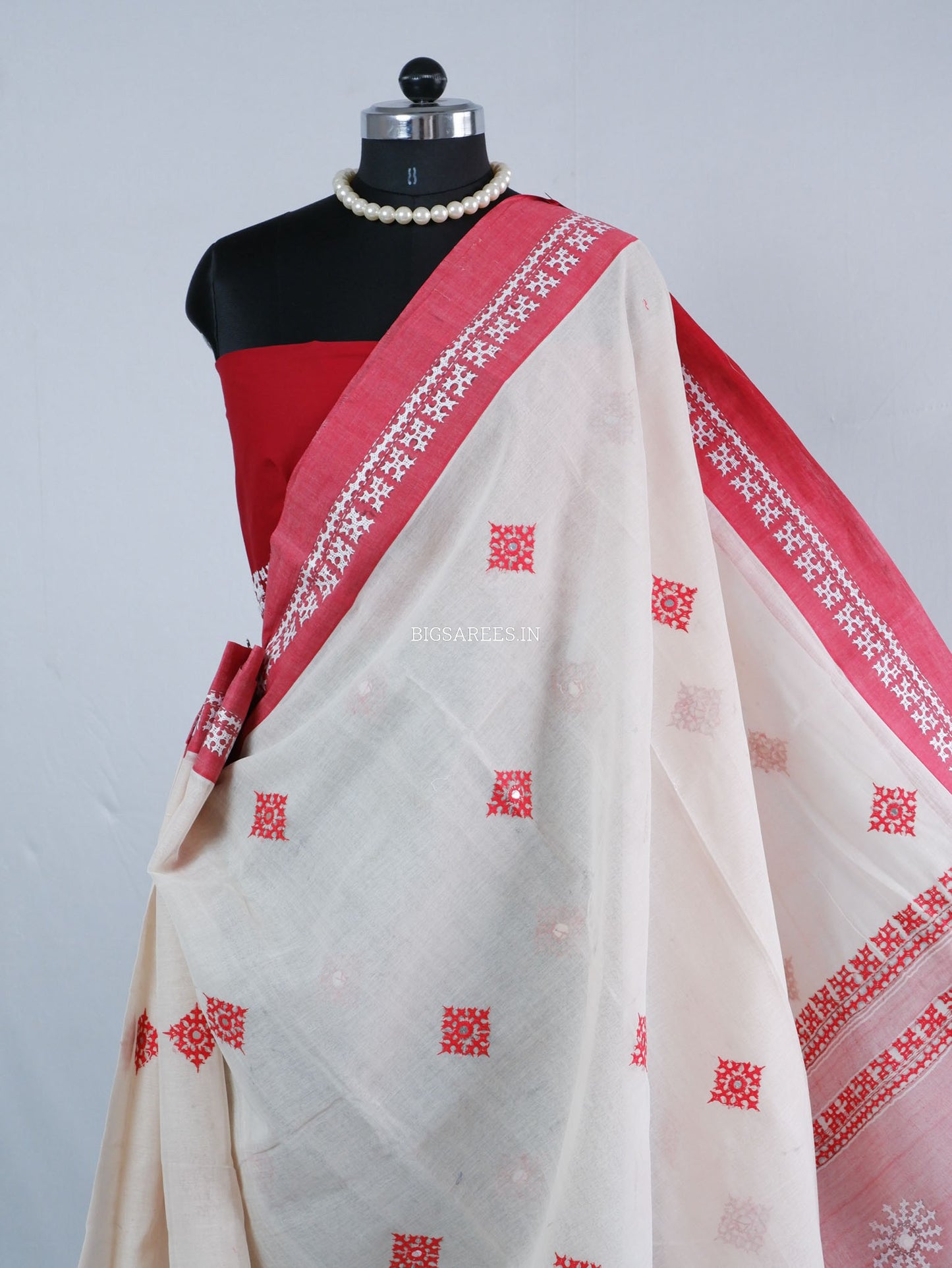 Kutchi Hand-Embroidered Saree with Blouse Piece | Dhonekhali Cotton | White/Red