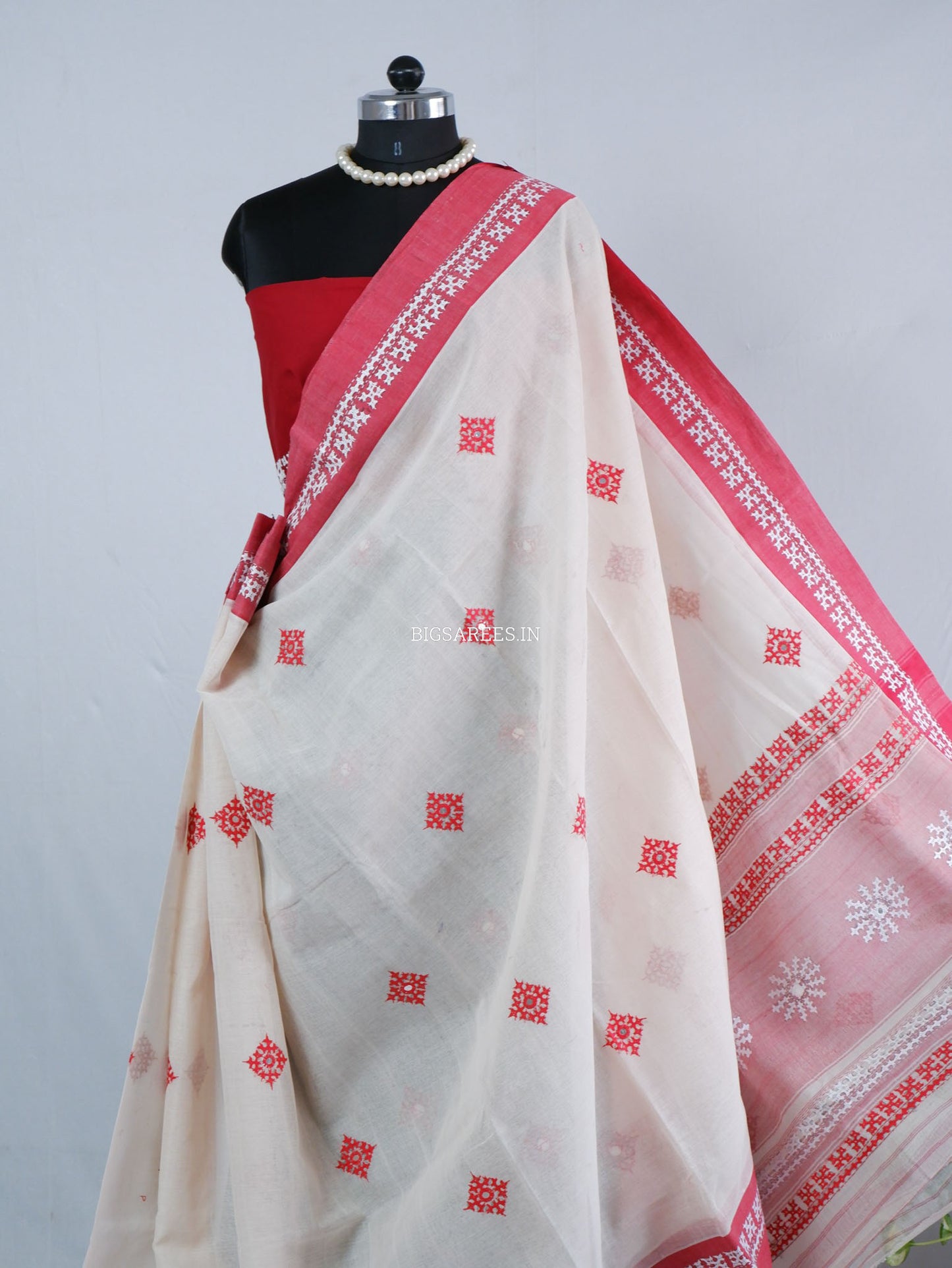 Kutchi Hand-Embroidered Saree with Blouse Piece | Dhonekhali Cotton | White/Red