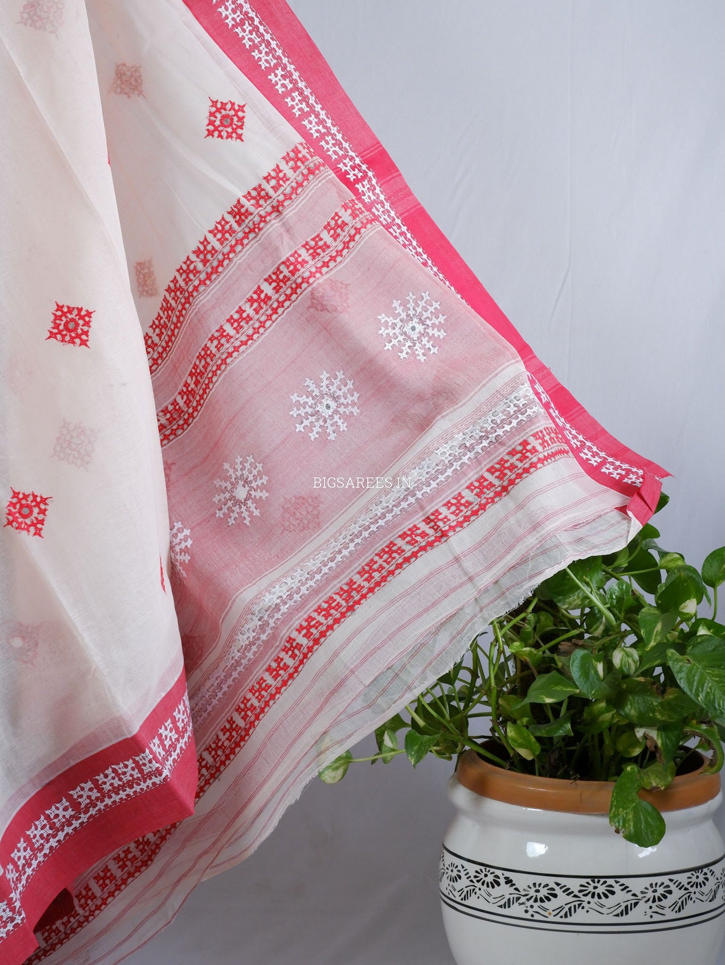 Kutchi Hand-Embroidered Saree with Blouse Piece | Dhonekhali Cotton | White/Red
