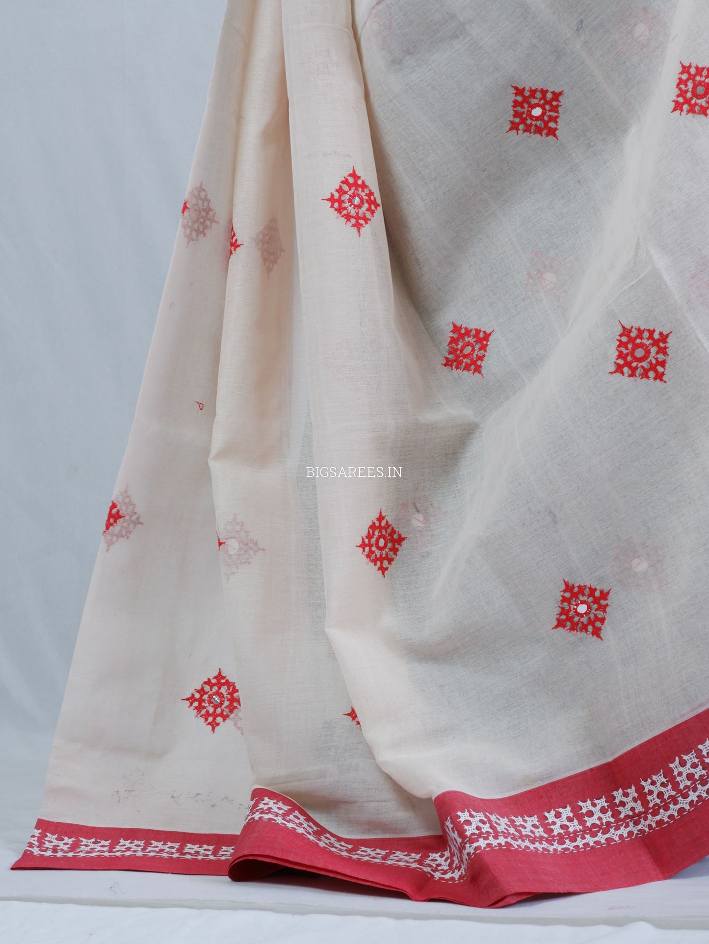 Kutchi Hand-Embroidered Saree with Blouse Piece | Dhonekhali Cotton | White/Red