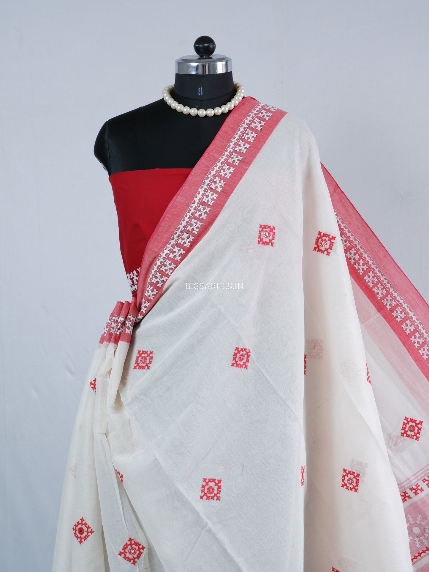 Kutchi Hand-Embroidered Saree with Blouse Piece | Dhonekhali Cotton | White/Red