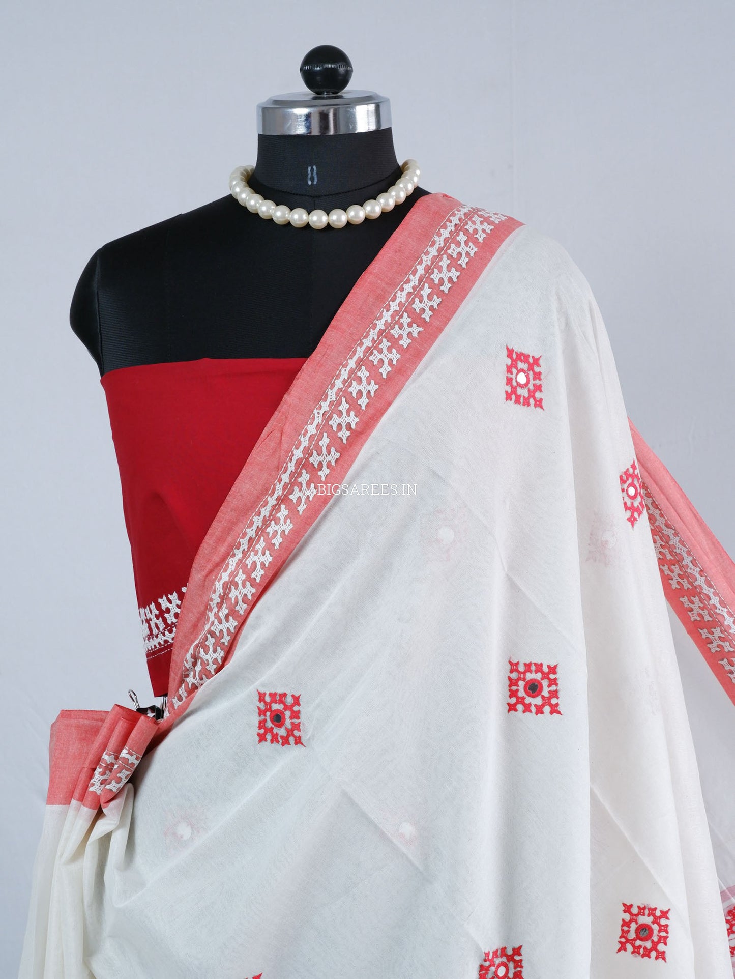 Kutchi Hand-Embroidered Saree with Blouse Piece | Dhonekhali Cotton | White/Red