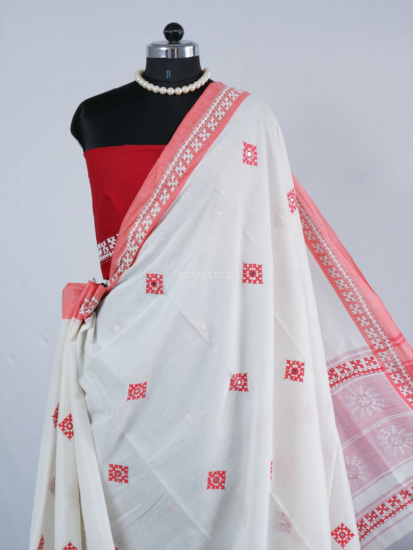 Kutchi Hand-Embroidered Saree with Blouse Piece | Dhonekhali Cotton | White/Red
