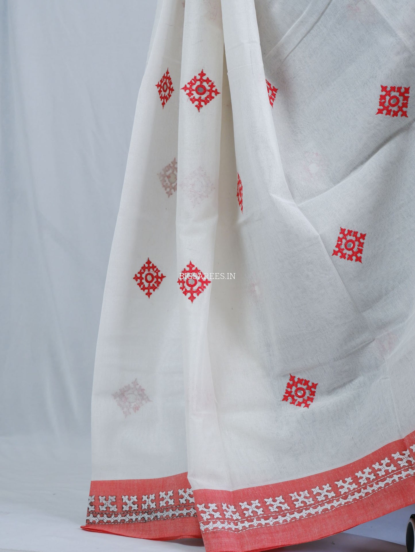 Kutchi Hand-Embroidered Saree with Blouse Piece | Dhonekhali Cotton | White/Red