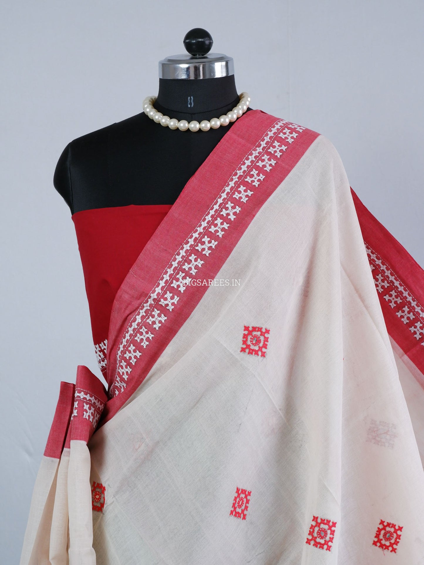 Kutchi Hand-Embroidered Saree with Blouse Piece | Dhonekhali Cotton | White/Red
