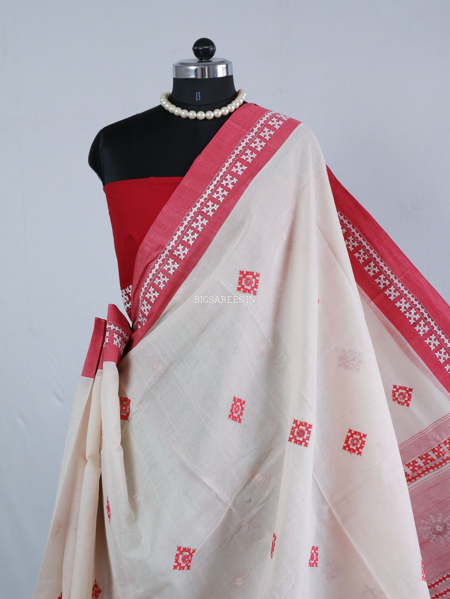 Kutchi Hand-Embroidered Saree with Blouse Piece | Dhonekhali Cotton | White/Red