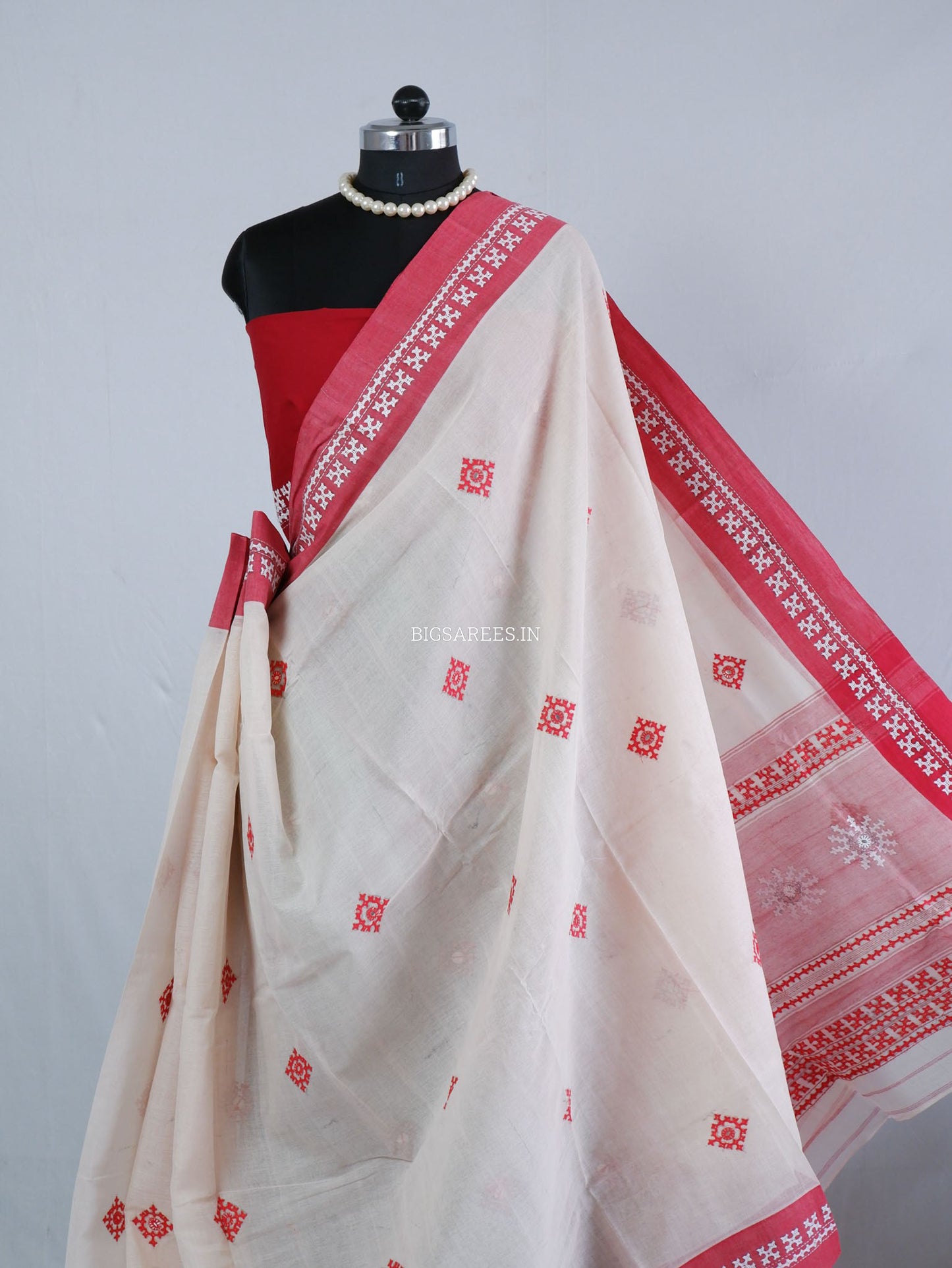 Kutchi Hand-Embroidered Saree with Blouse Piece | Dhonekhali Cotton | White/Red