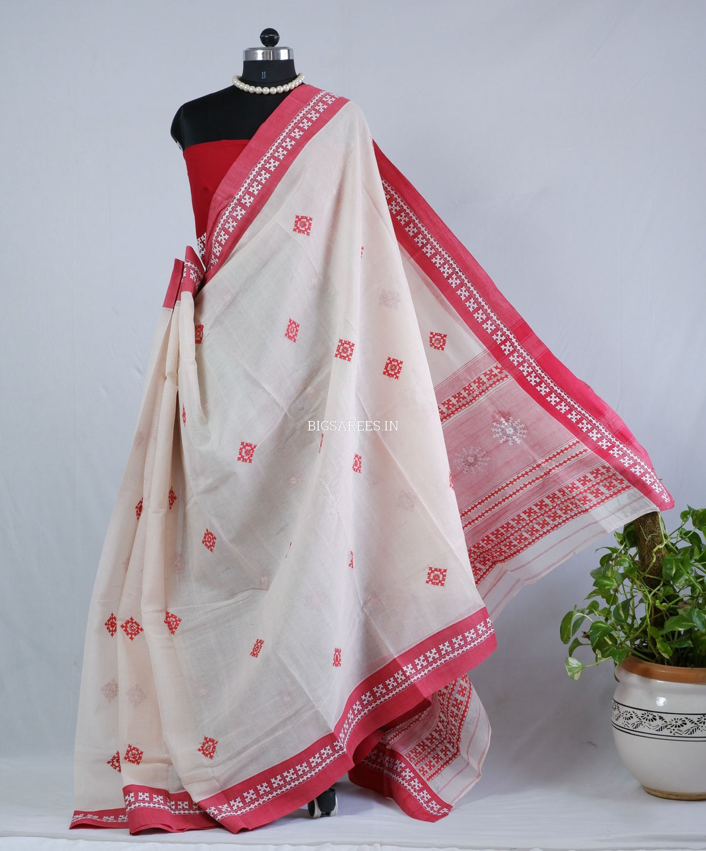 Kutchi Hand-Embroidered Saree with Blouse Piece | Dhonekhali Cotton | White/Red
