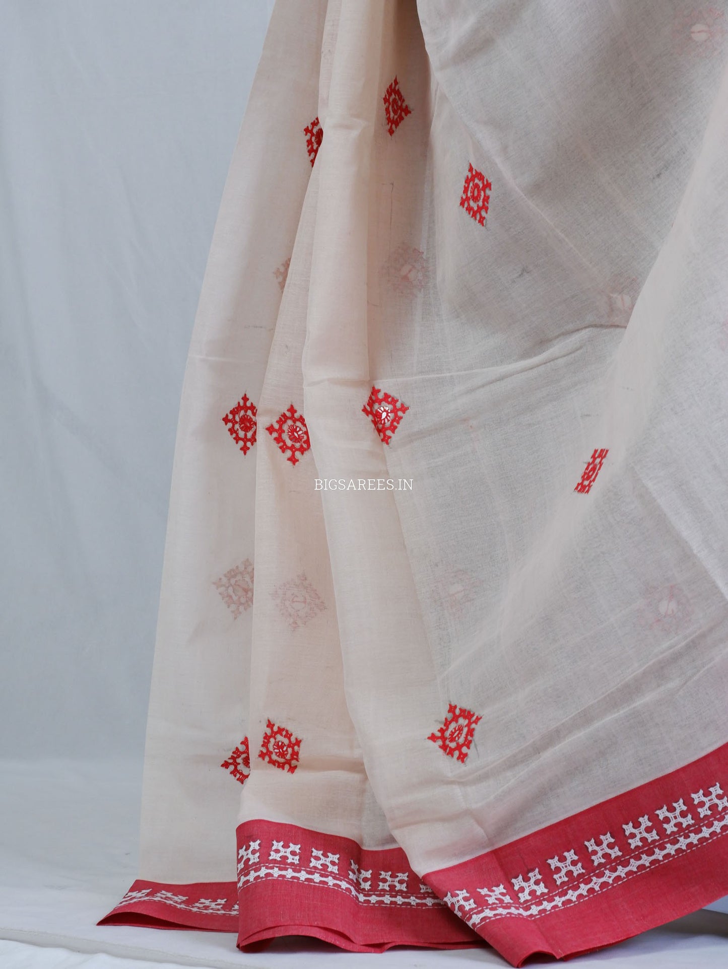 Kutchi Hand-Embroidered Saree with Blouse Piece | Dhonekhali Cotton | White/Red