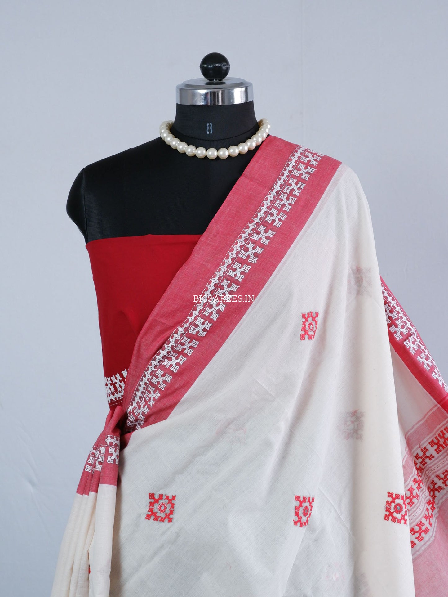 Kutchi Hand-Embroidered Saree with Blouse Piece | Dhonekhali Cotton | White/Red