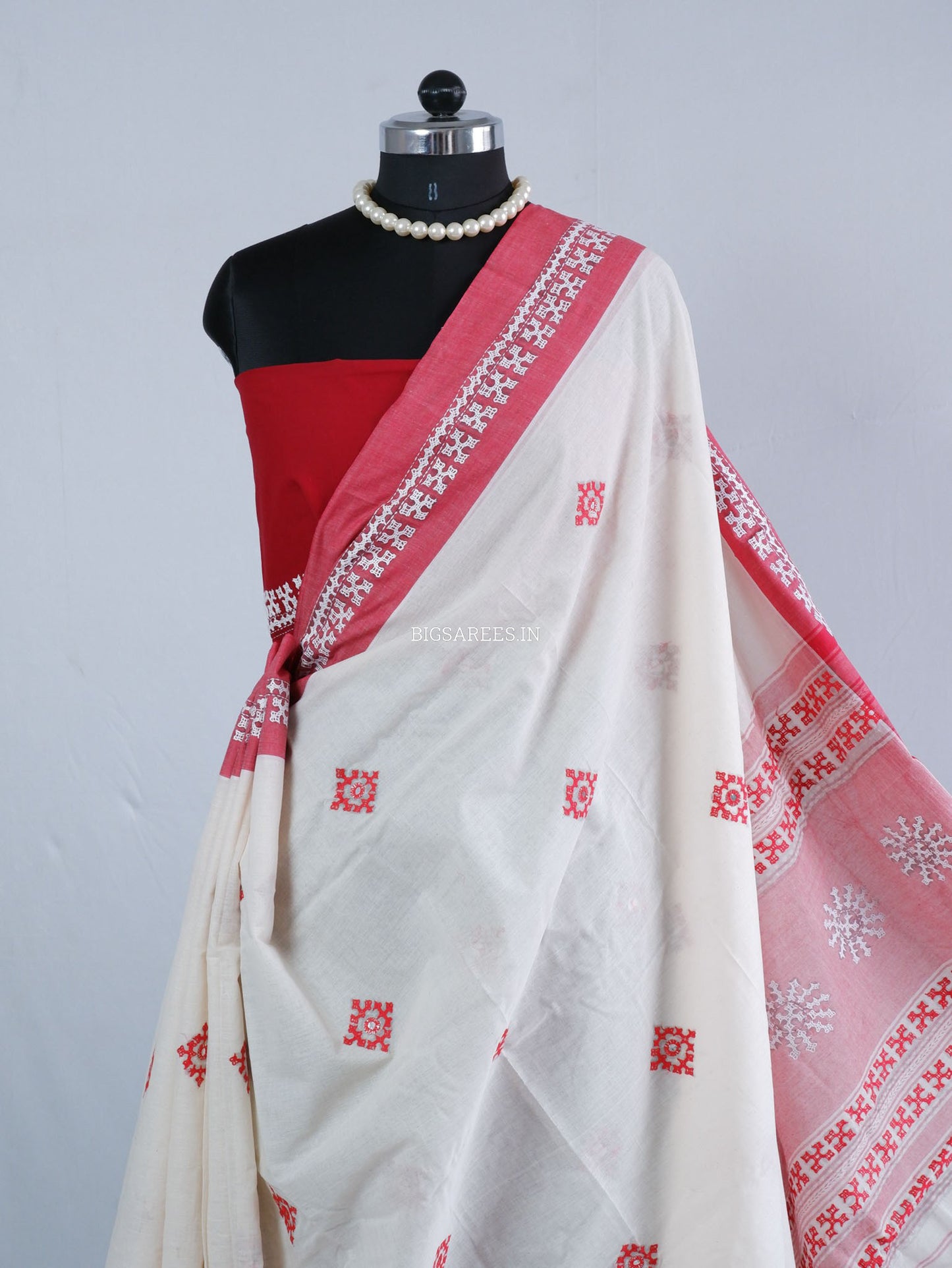 Kutchi Hand-Embroidered Saree with Blouse Piece | Dhonekhali Cotton | White/Red