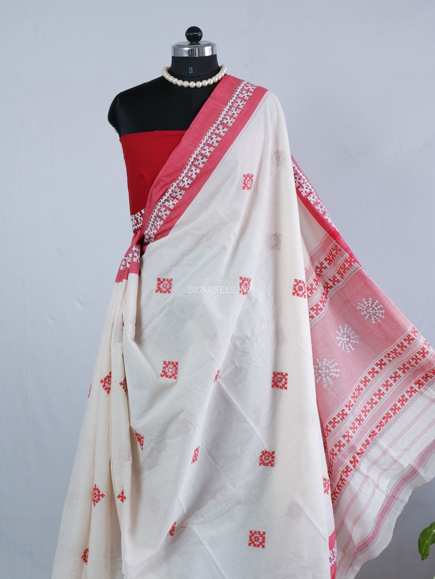 Kutchi Hand-Embroidered Saree with Blouse Piece | Dhonekhali Cotton | White/Red