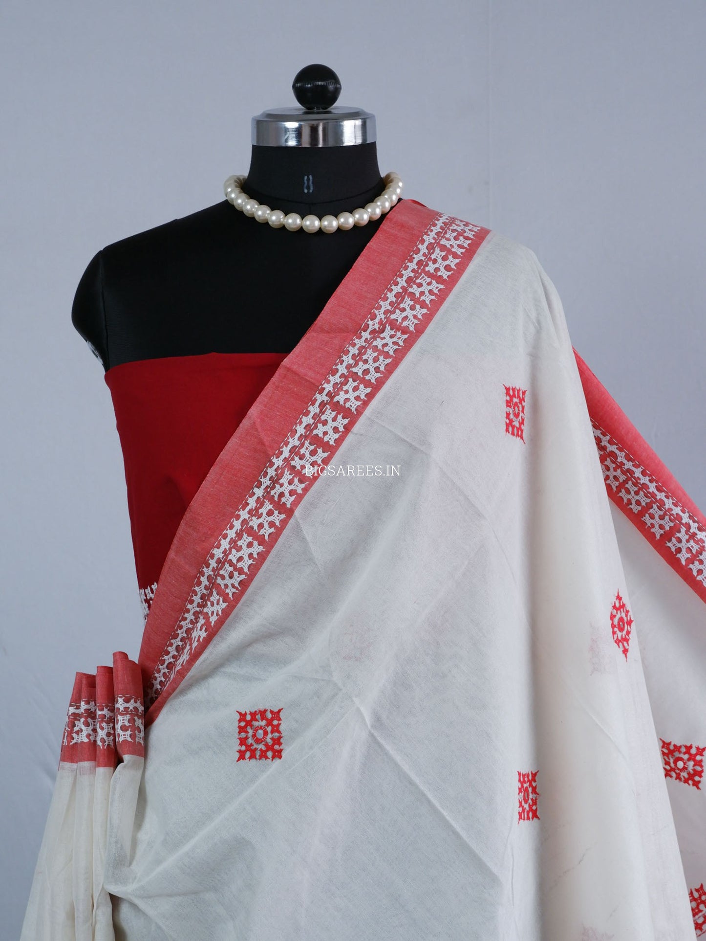 Kutchi Hand-Embroidered Saree with Blouse Piece | Dhonekhali Cotton | White/Red