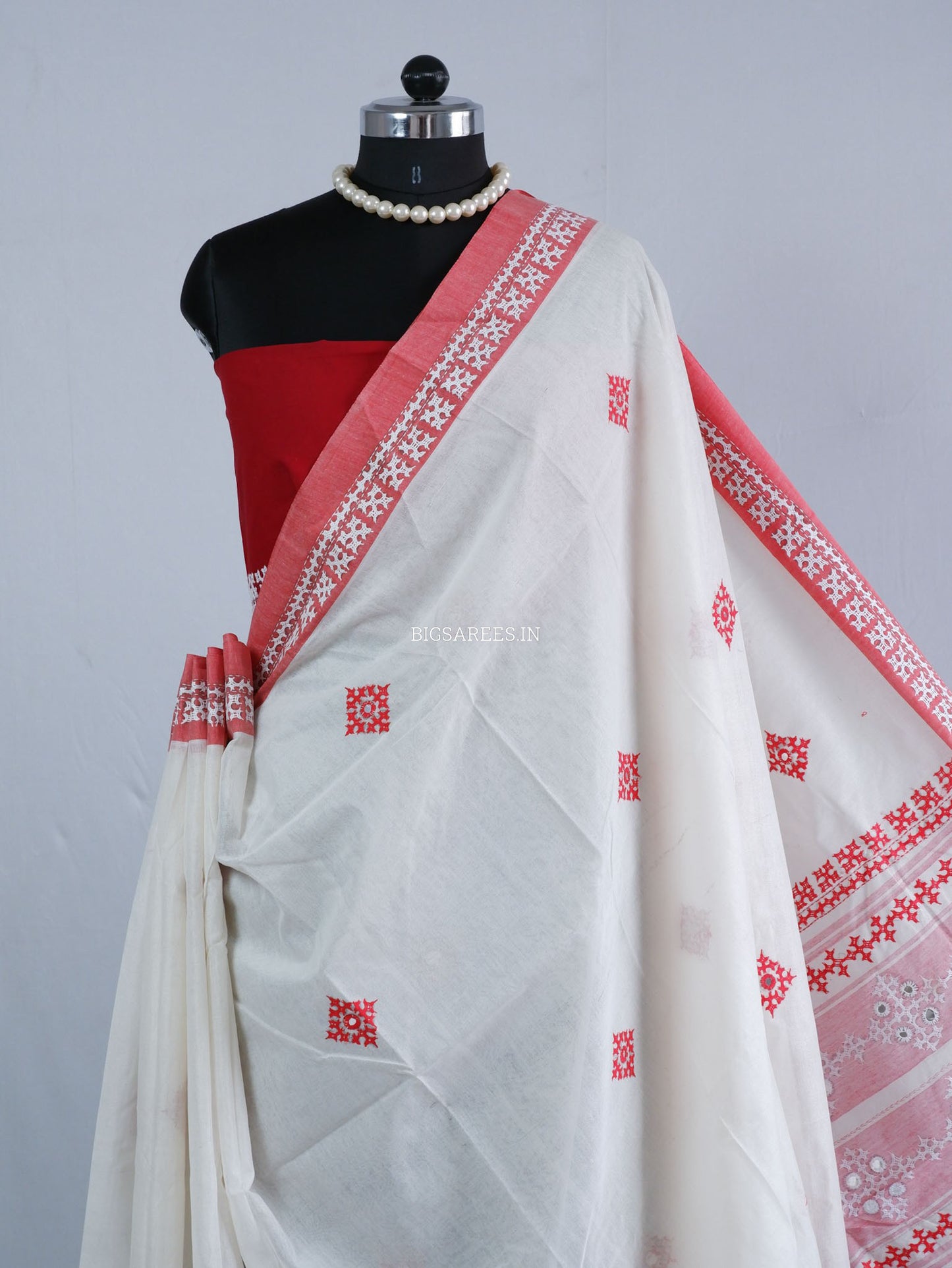 Kutchi Hand-Embroidered Saree with Blouse Piece | Dhonekhali Cotton | White/Red