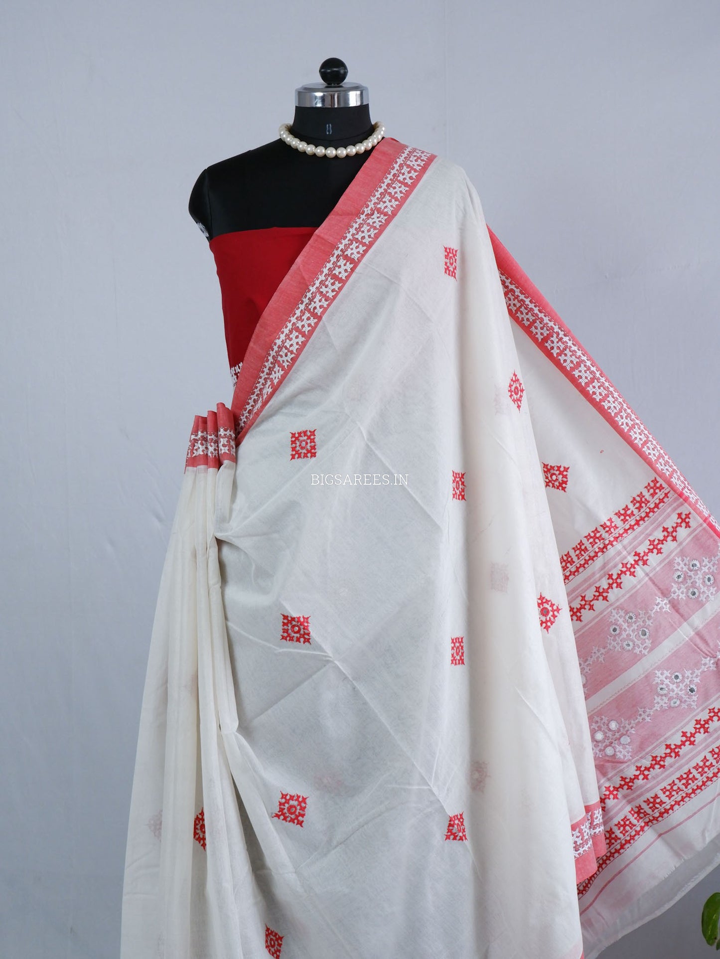 Kutchi Hand-Embroidered Saree with Blouse Piece | Dhonekhali Cotton | White/Red