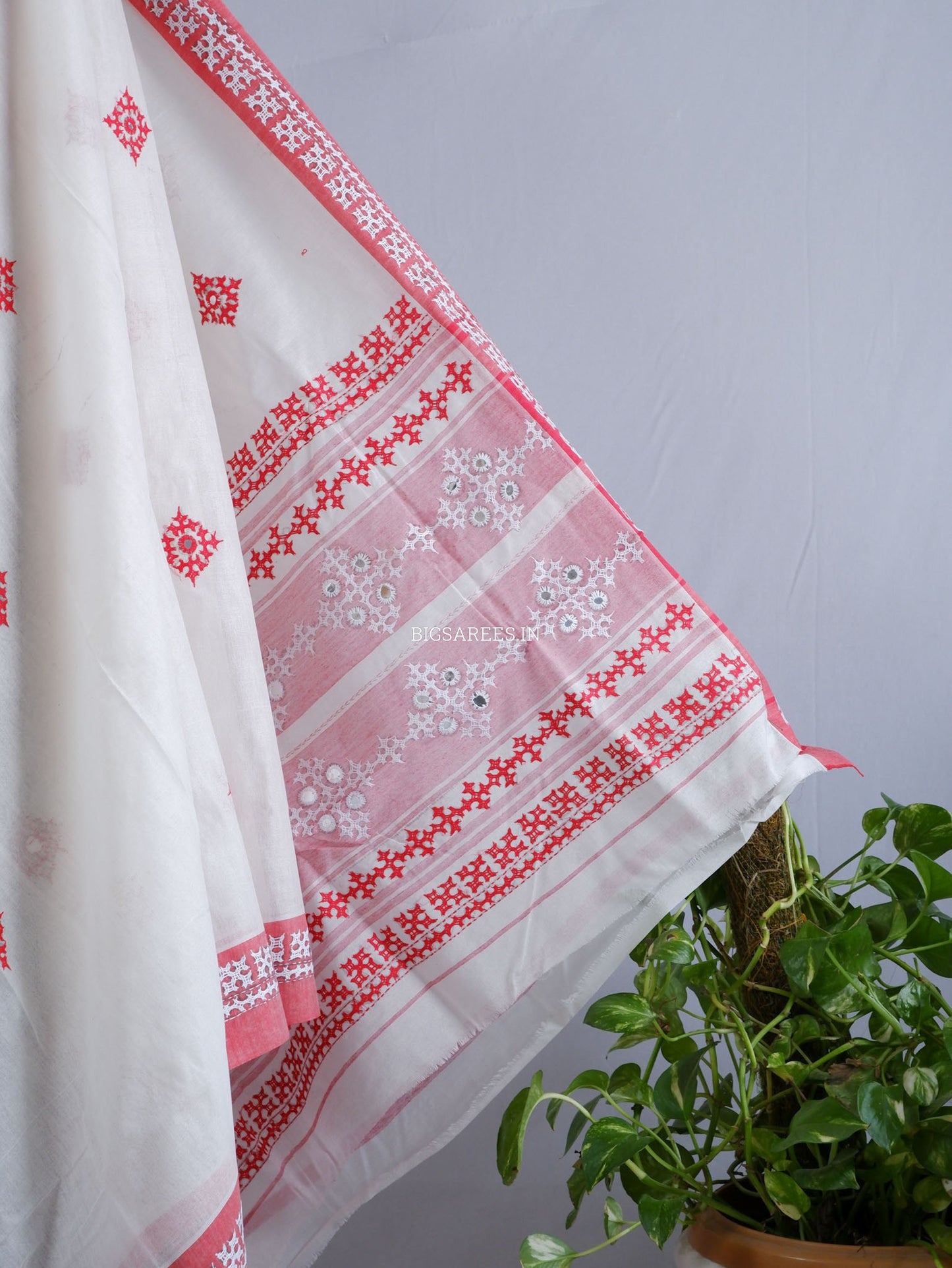 Kutchi Hand-Embroidered Saree with Blouse Piece | Dhonekhali Cotton | White/Red