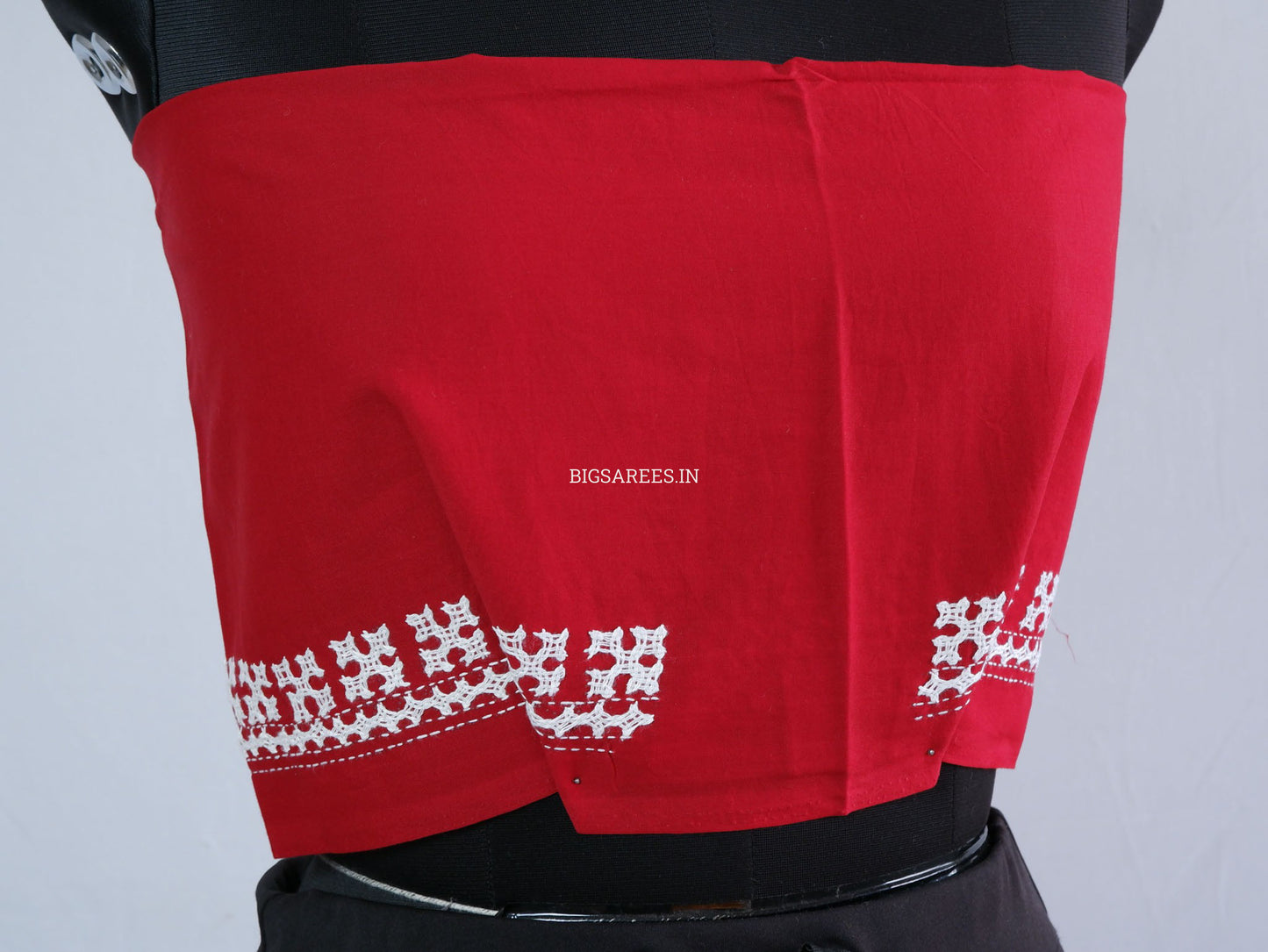 Kutchi Hand-Embroidered Saree with Blouse Piece | Dhonekhali Cotton | White/Red