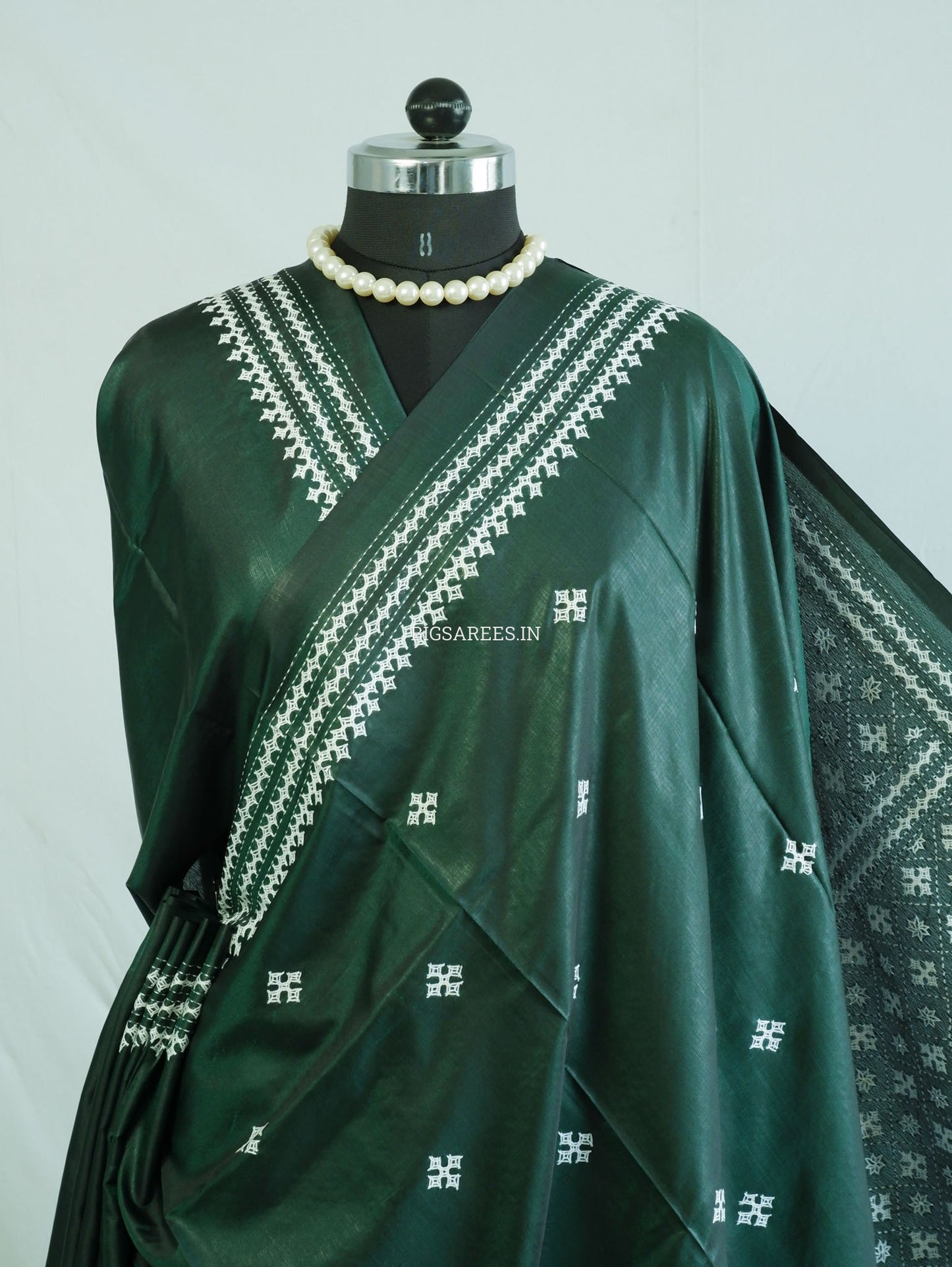 Kutchi/Gujarati Hand Embroidered Saree  | Blended Bangalore Silk / Art Silk | Emerald Green