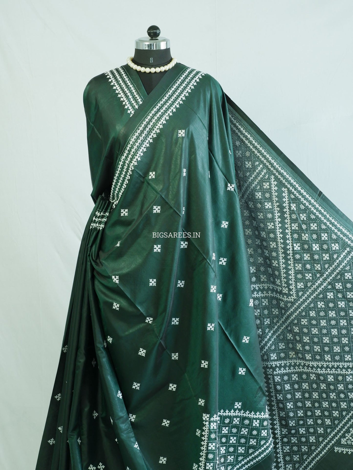 Kutchi/Gujarati Hand Embroidered Saree  | Blended Bangalore Silk / Art Silk | Emerald Green