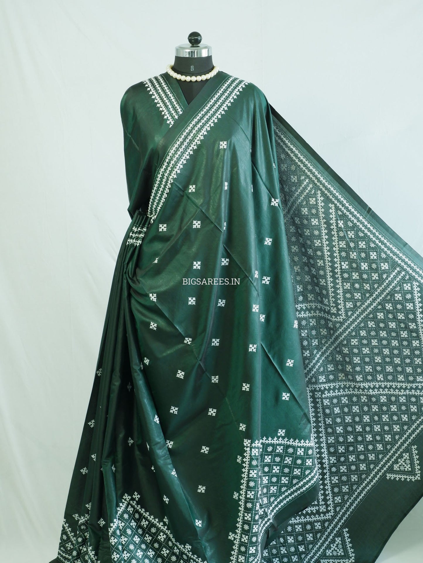 Kutchi/Gujarati Hand Embroidered Saree  | Blended Bangalore Silk / Art Silk | Emerald Green