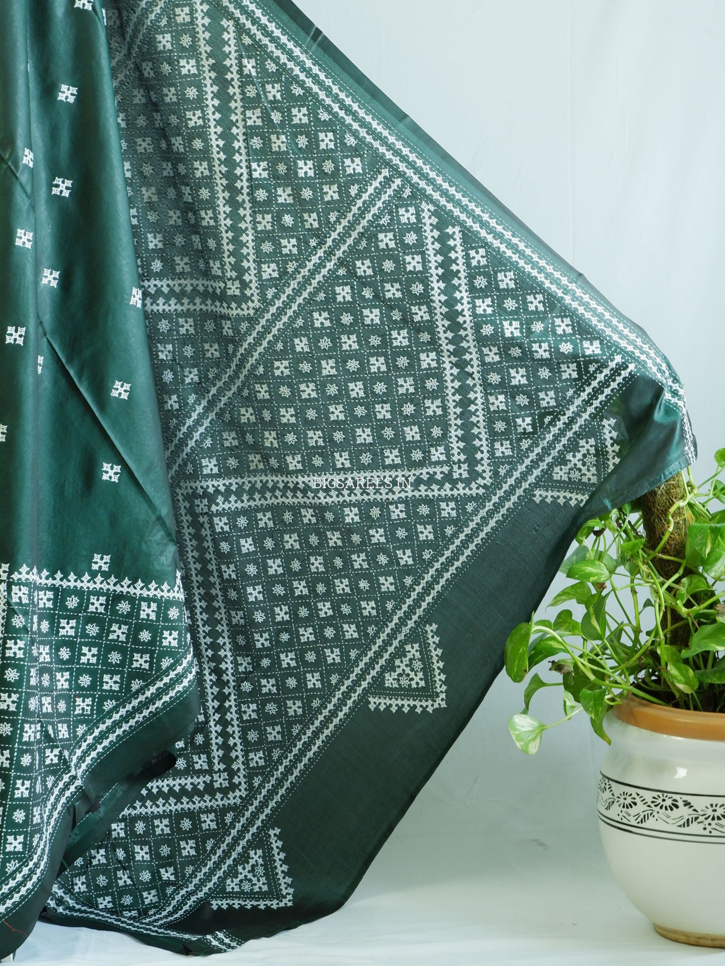 Kutchi/Gujarati Hand Embroidered Saree  | Blended Bangalore Silk / Art Silk | Emerald Green