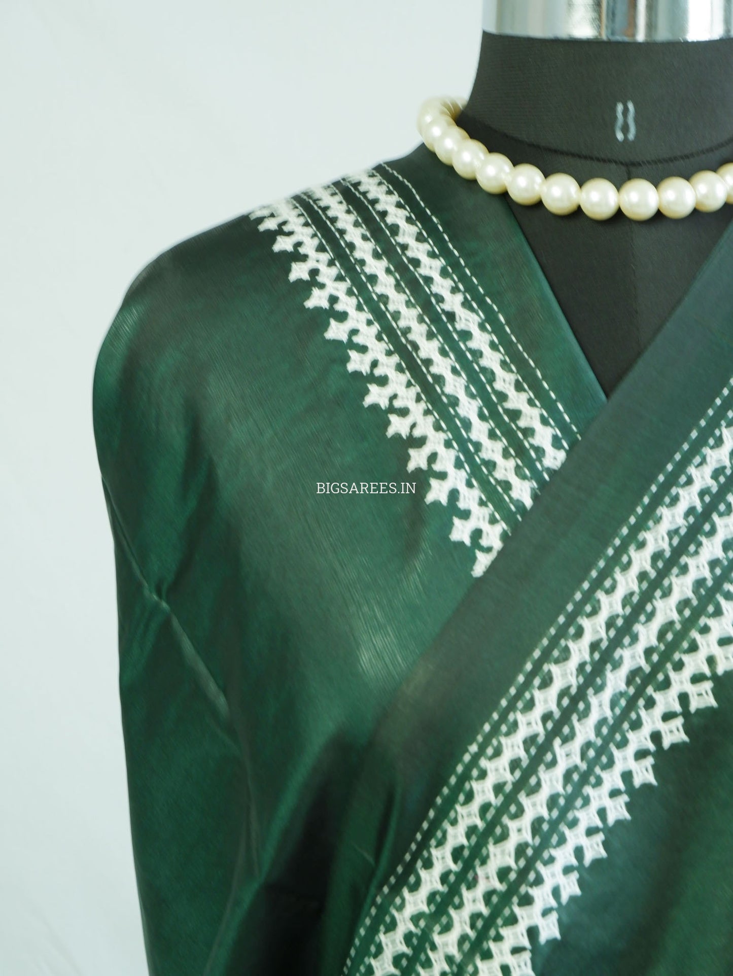 Kutchi/Gujarati Hand Embroidered Saree  | Blended Bangalore Silk / Art Silk | Emerald Green