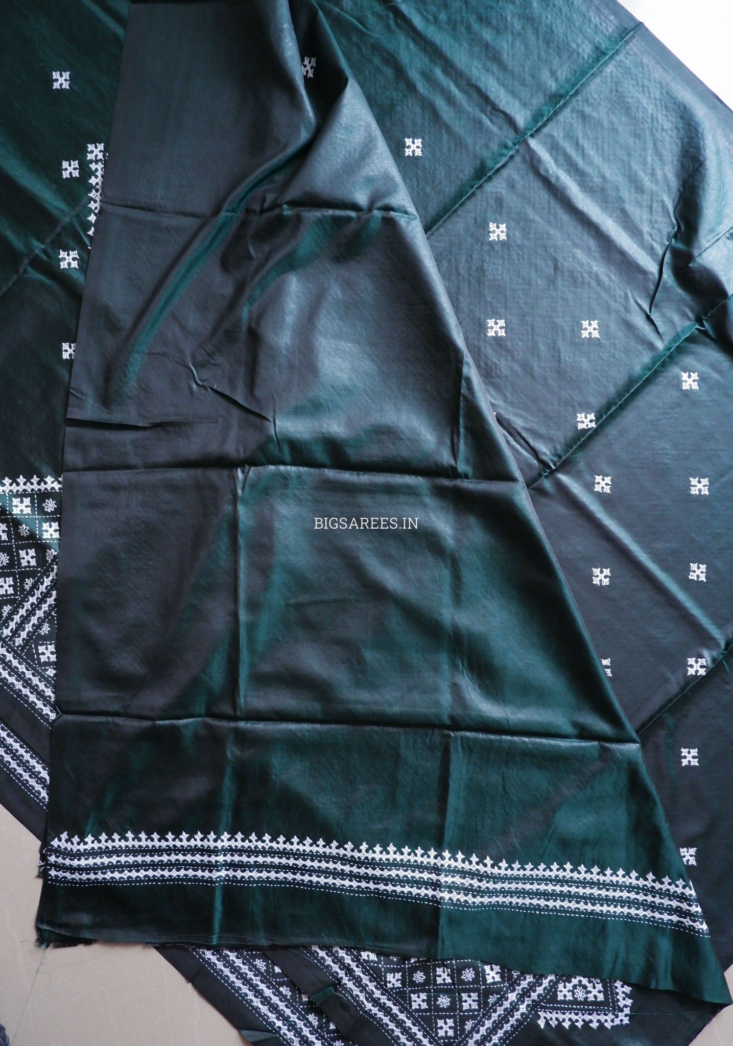 Kutchi/Gujarati Hand Embroidered Saree  | Blended Bangalore Silk / Art Silk | Emerald Green