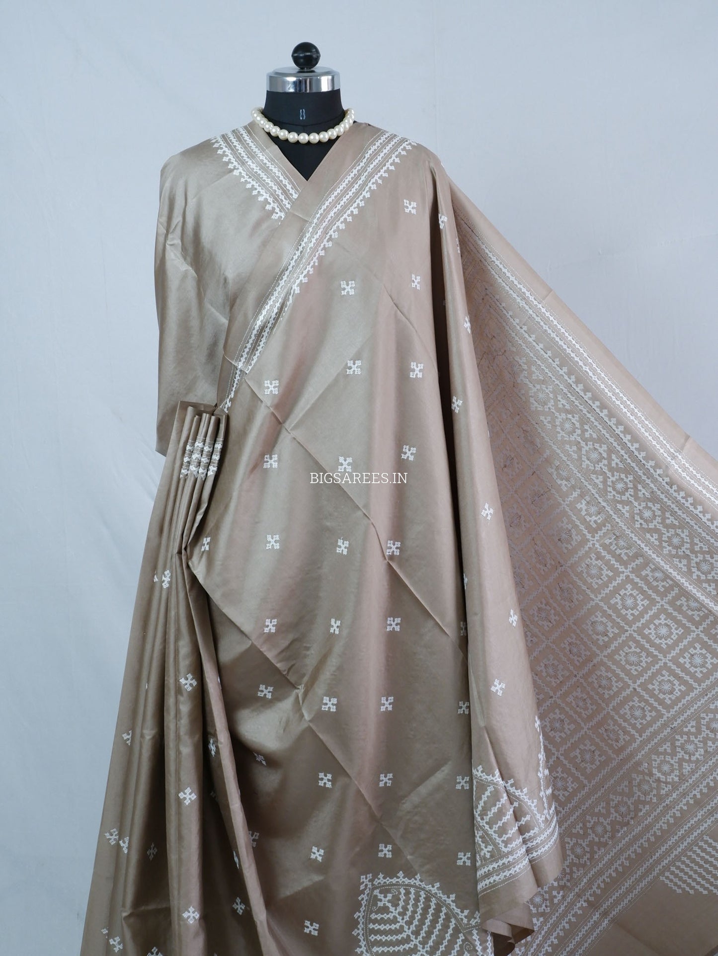 Kutchi/Gujarati Hand Embroidered Saree  | Blended Bangalore Silk / Art Silk | Khaki