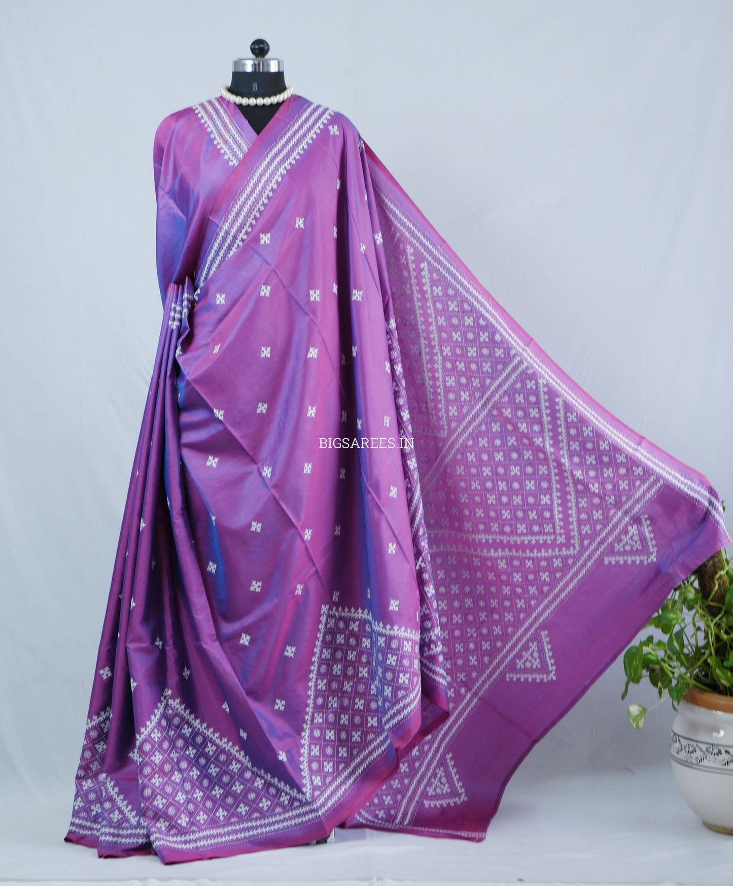Kutchi/Gujarati Hand Embroidered Saree  | Blended Bangalore Silk / Art Silk | Fuchsia