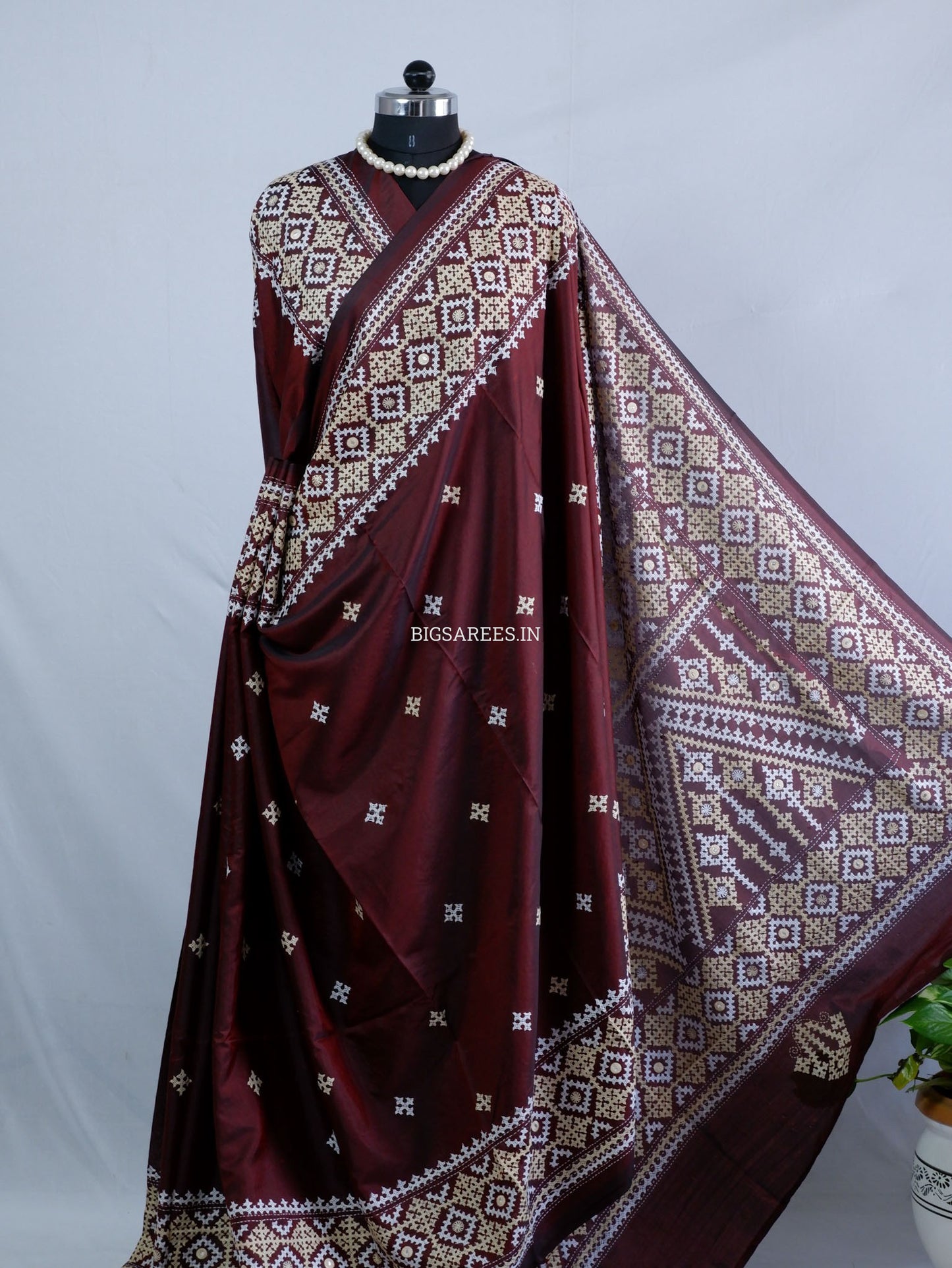 Kutchi/Gujarati Stitch Hand Embroidered Saree | Art Silk | Foil Mirror | Maroon